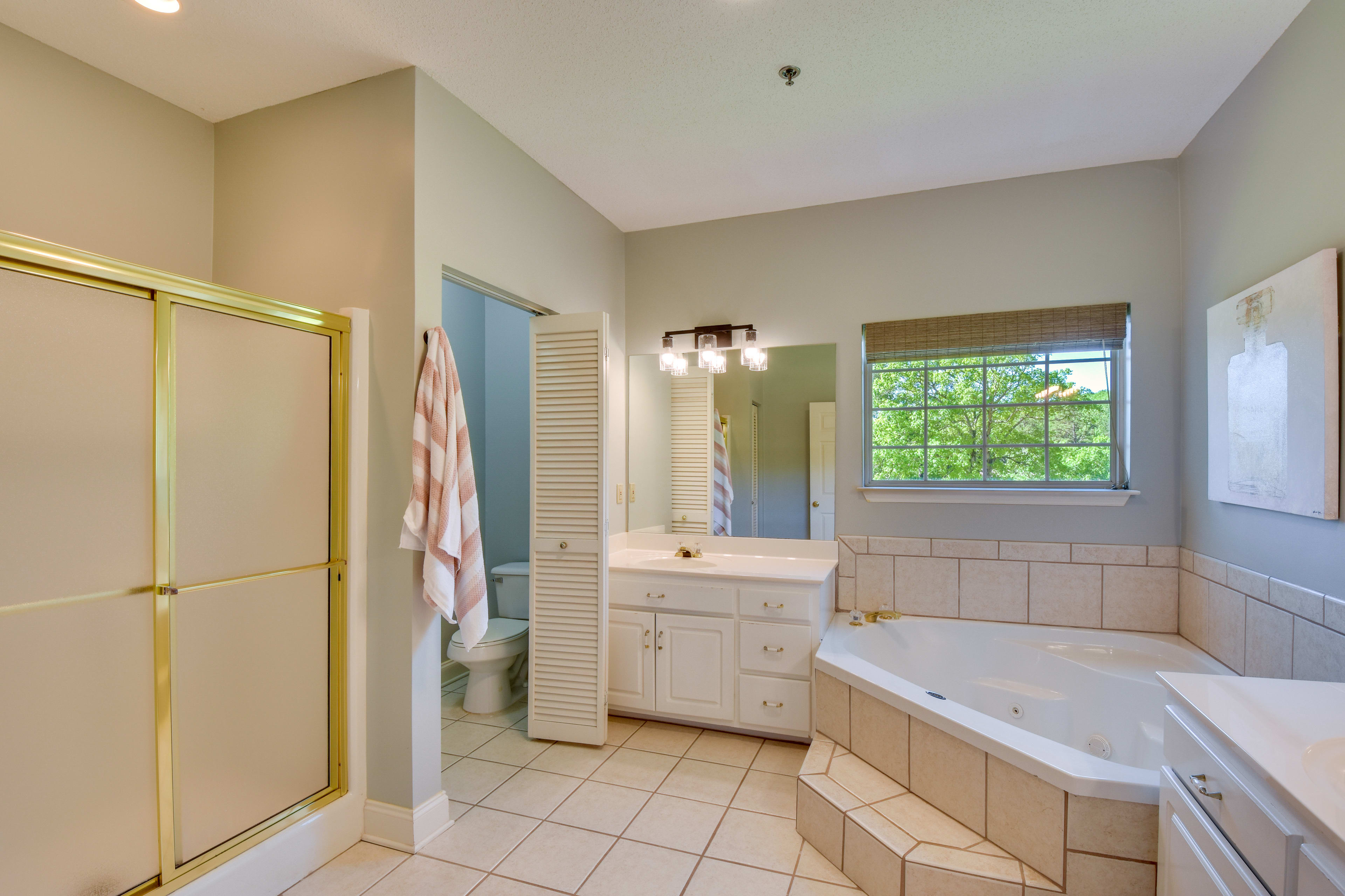 En-Suite Bathroom | Towels Provided