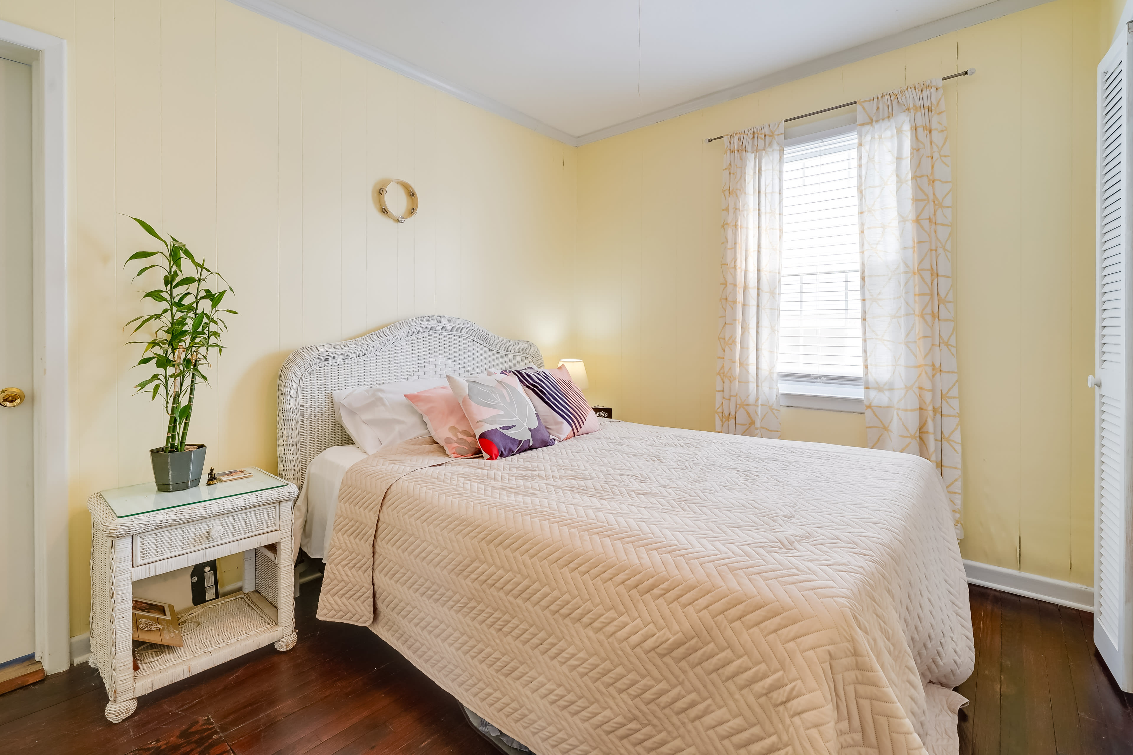 Bedroom 2 | Queen Bed | Ceiling Fans