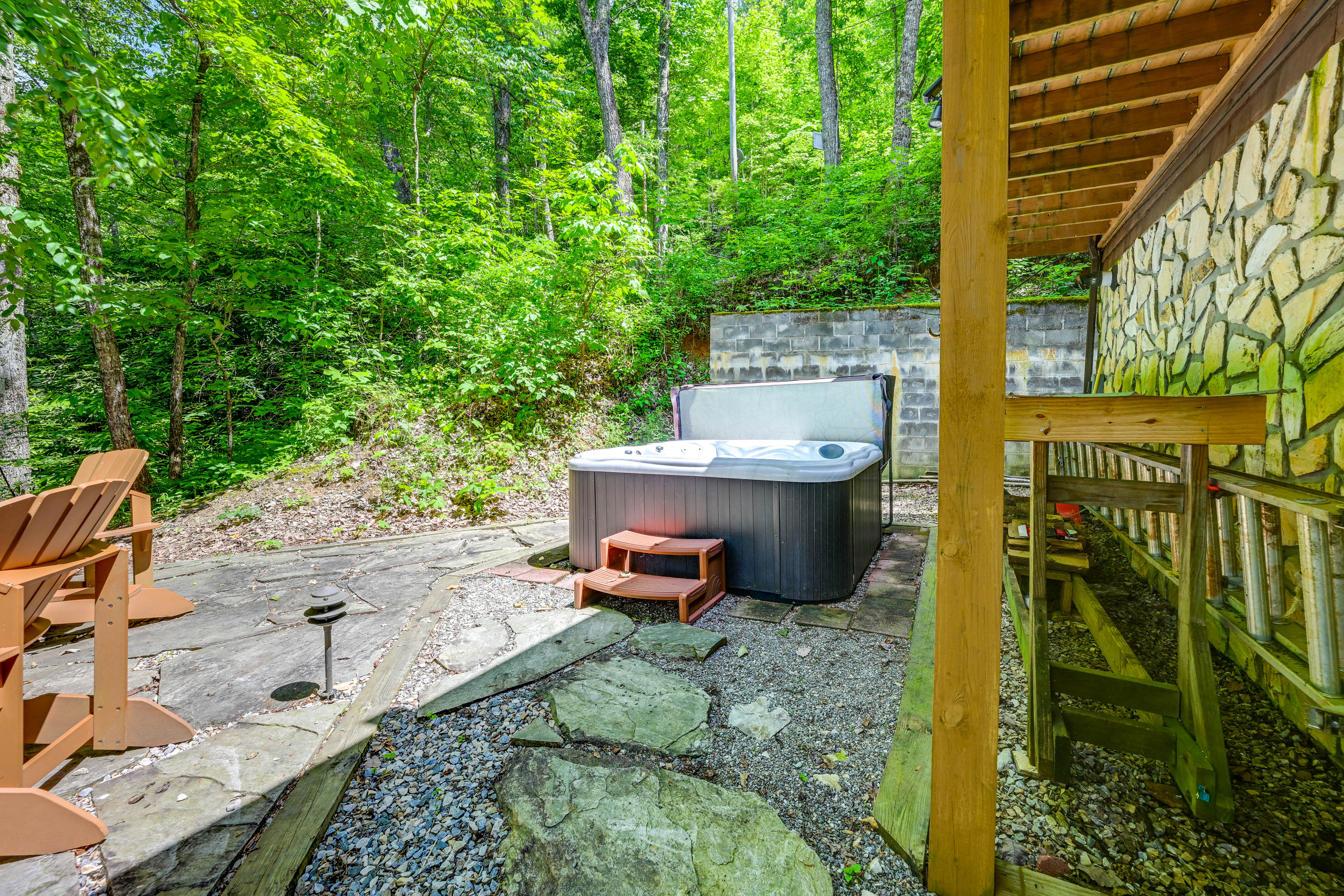 Private Yard | Patio | Hot Tub | Fire Pit