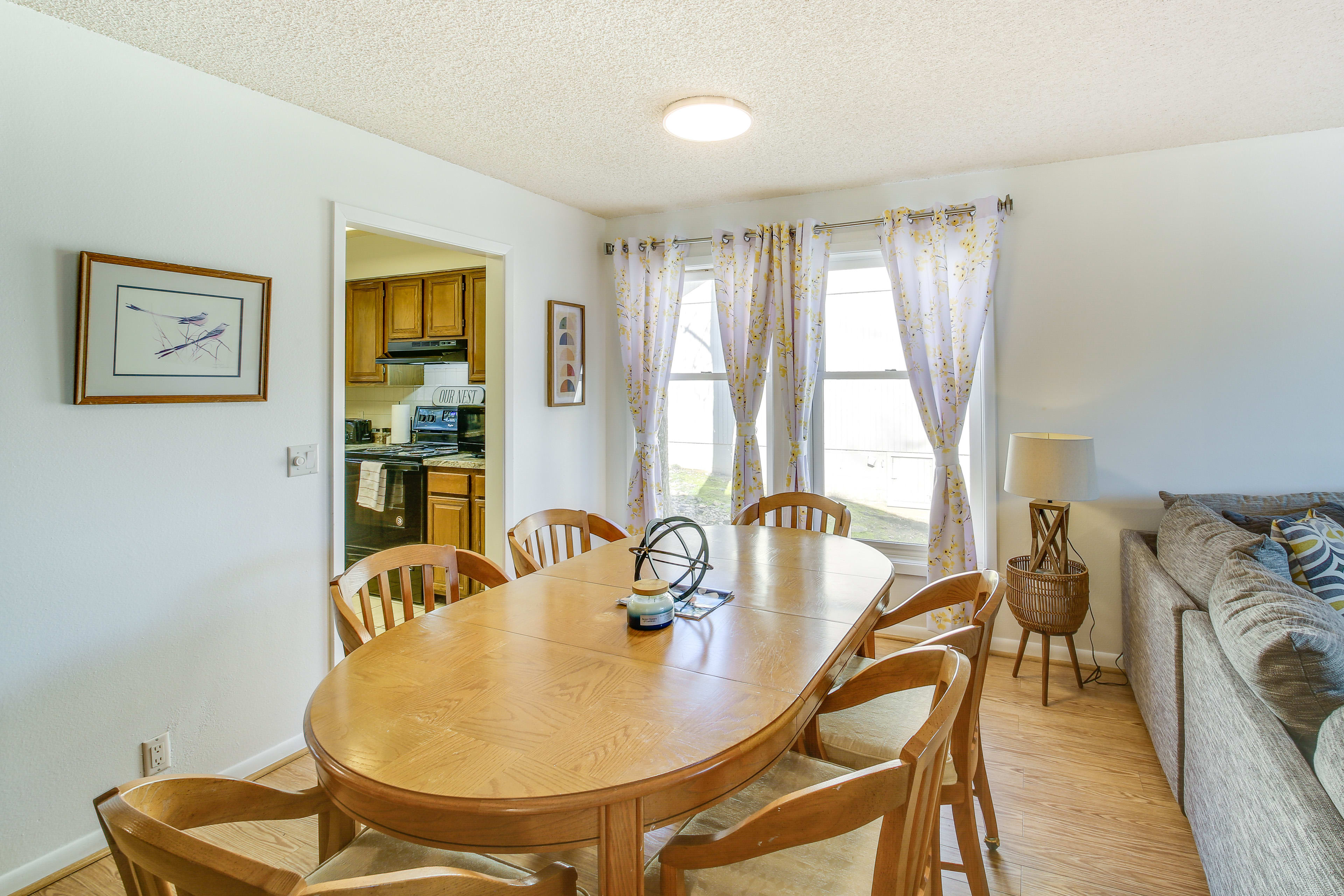 Dining Area | Dishware & Flatware Provided