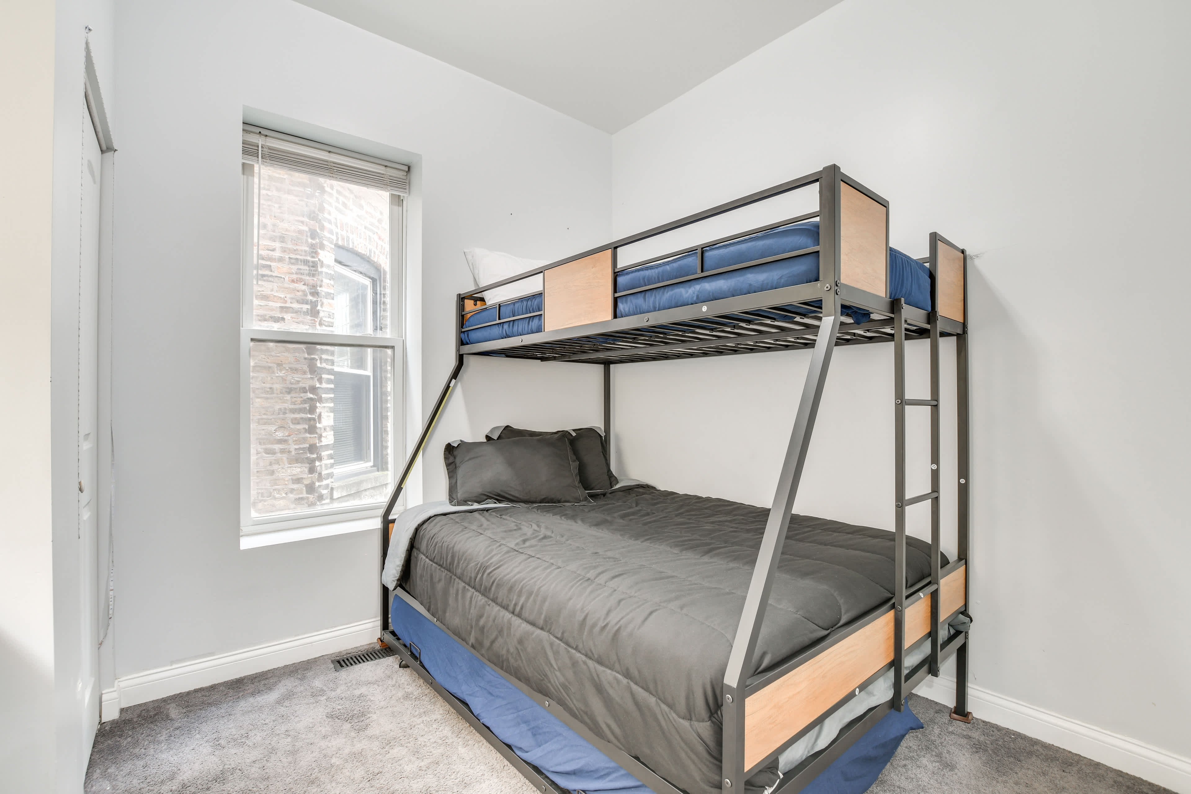 Bedroom 2 | Twin/Full Bunk Bed w/ Twin Trundle