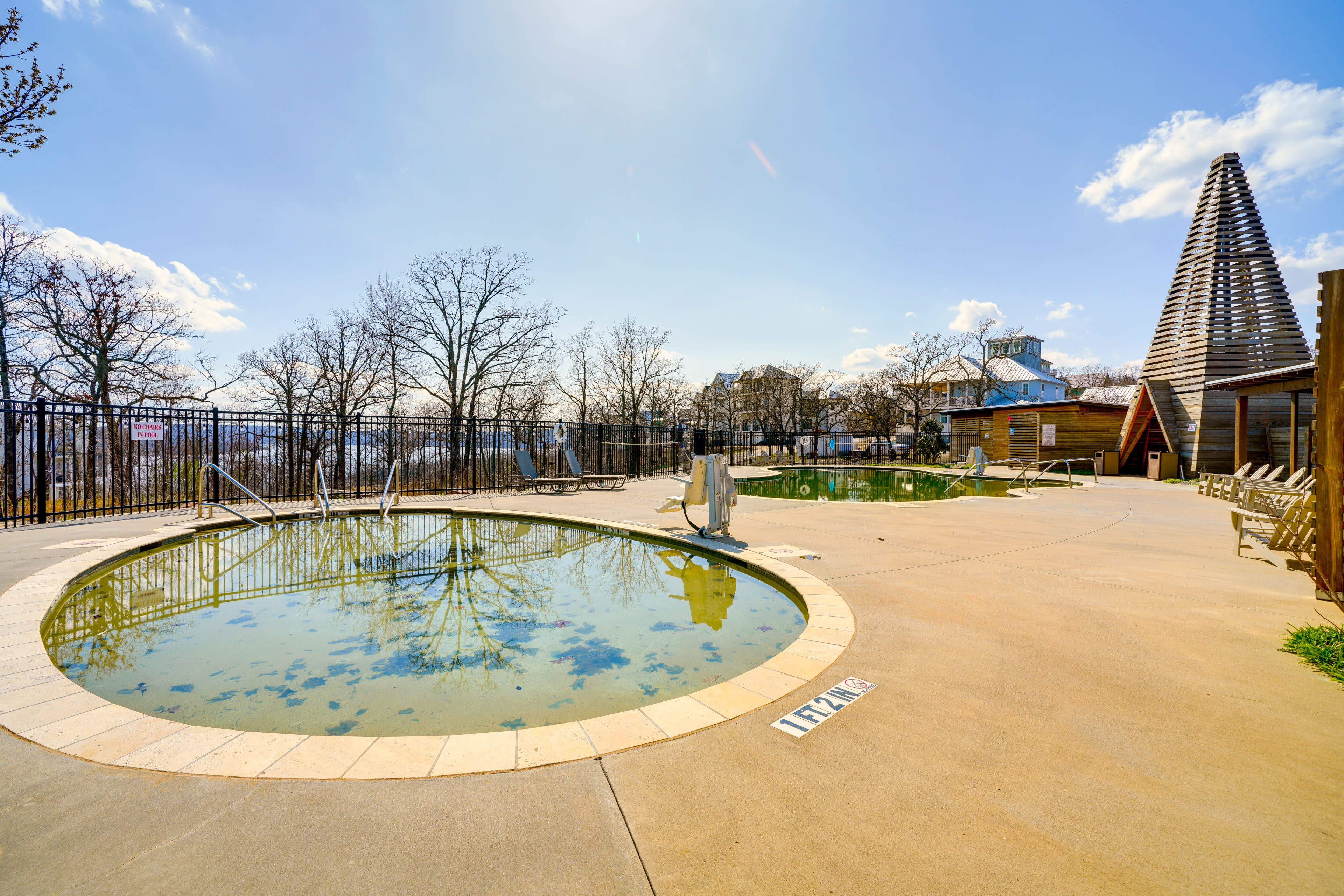 Carlton Landing Community Amenities | Outdoor Pool