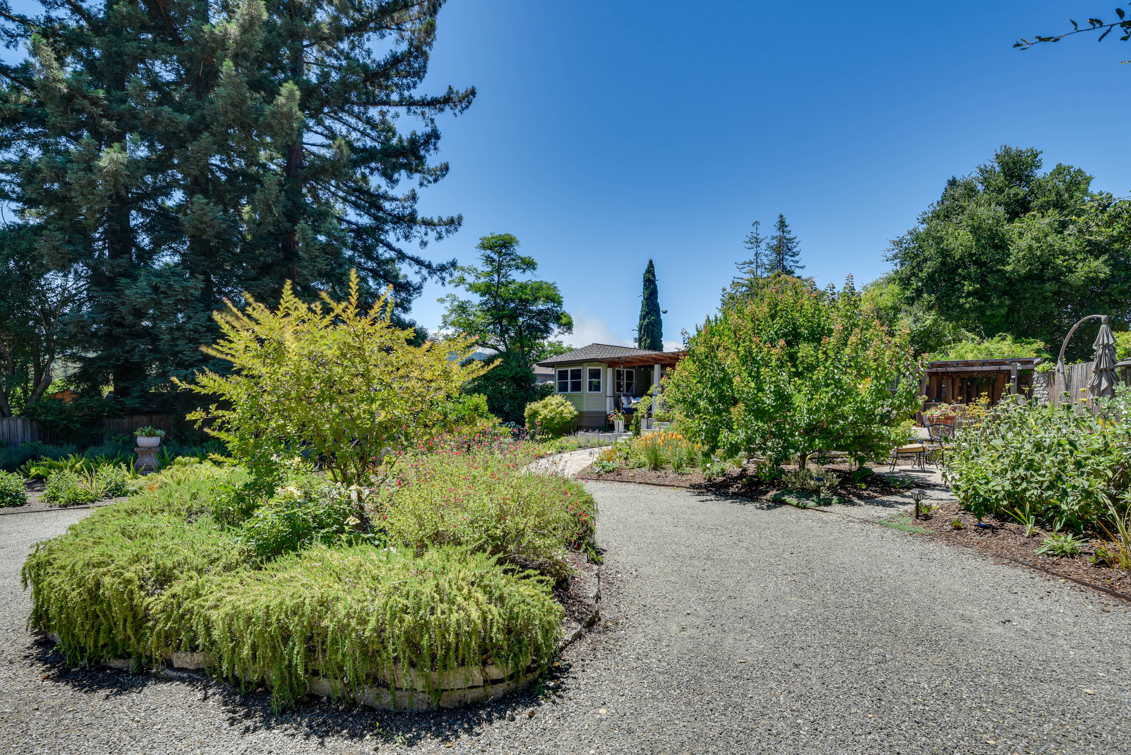 Private Yard | Driveway Parking (4 Vehicles)