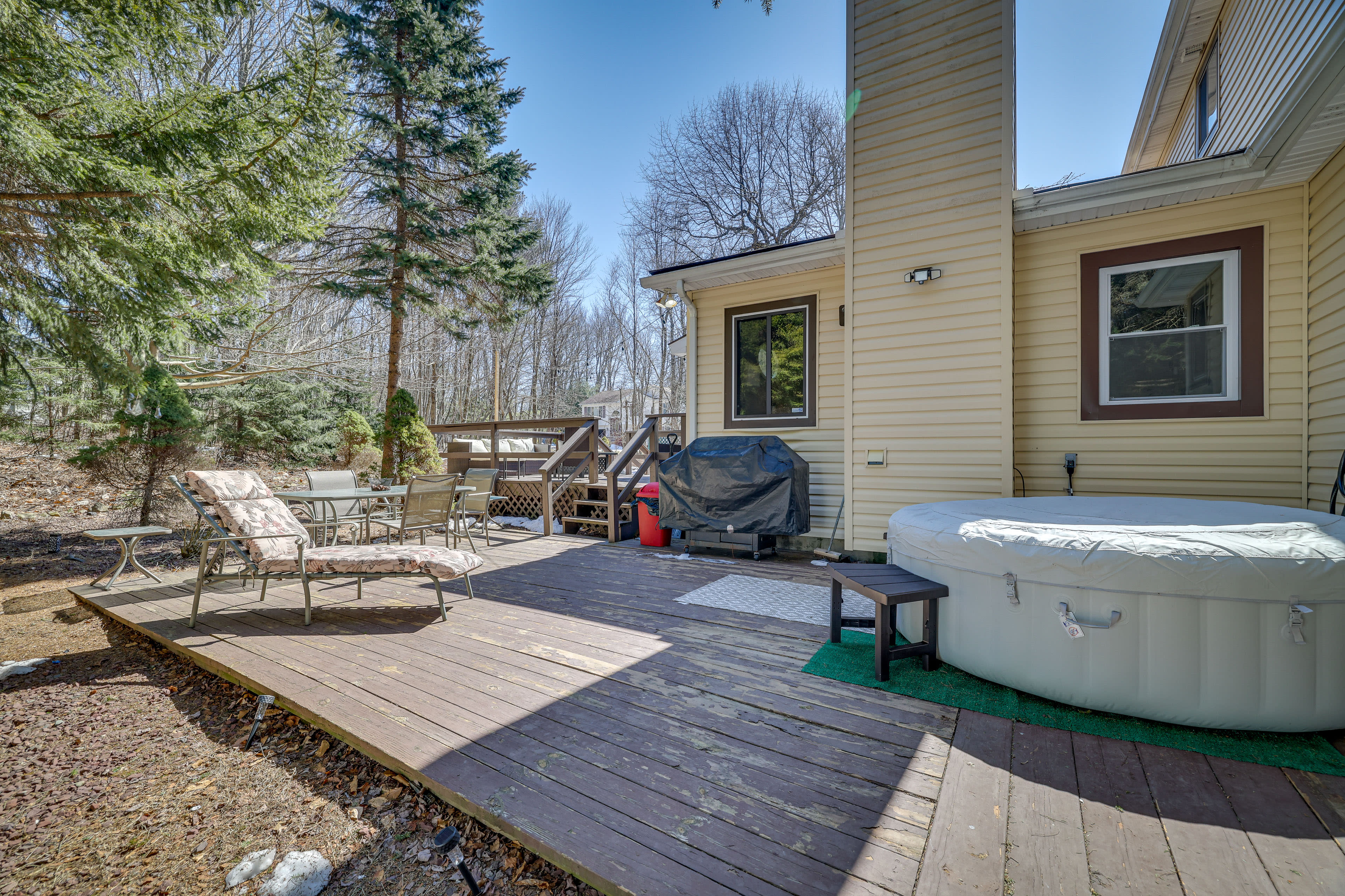 Deck | Inflatable Hot Tub | Gas Grill | Outdoor Dining Area