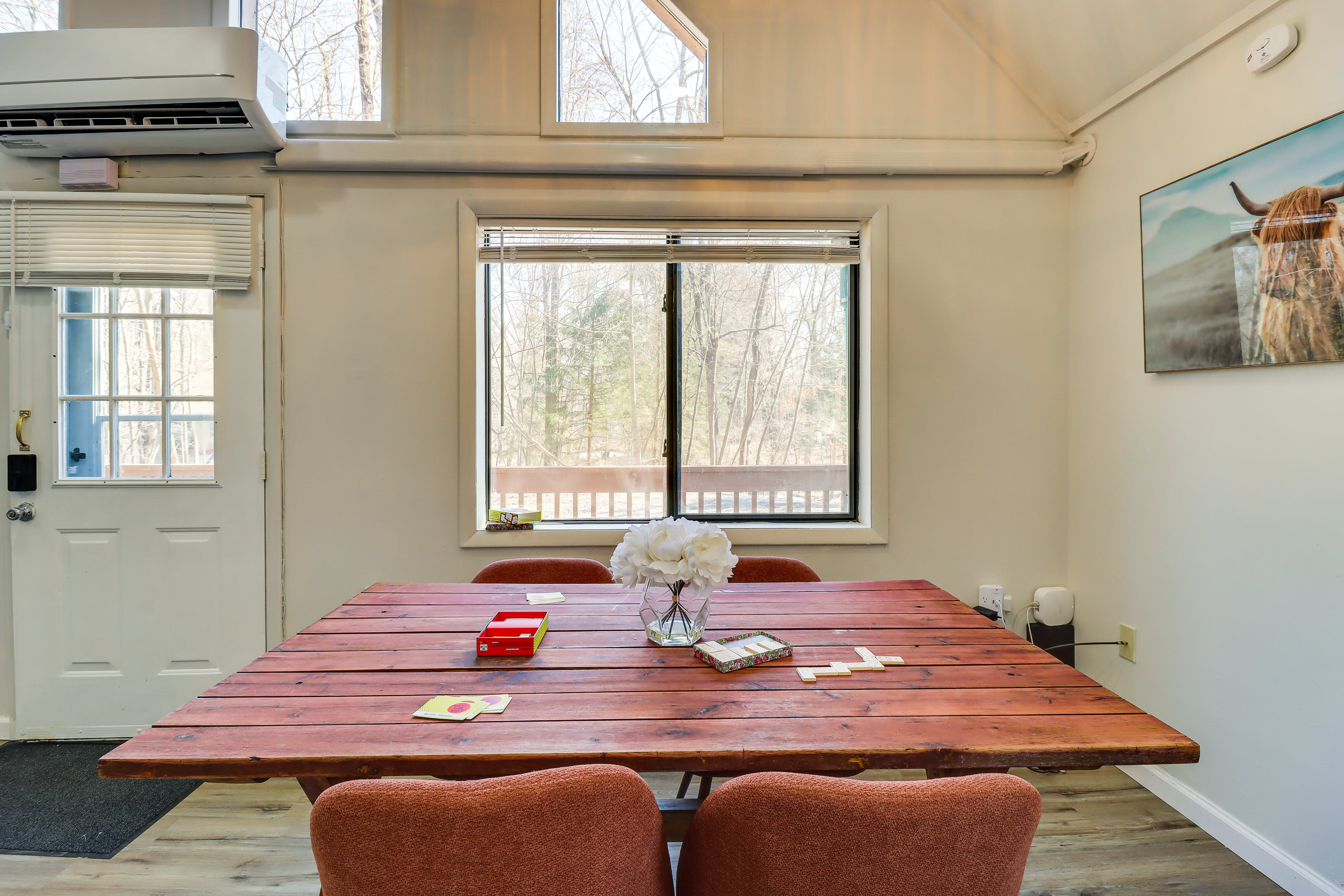 Dining Area | Dishware & Flatware Provided