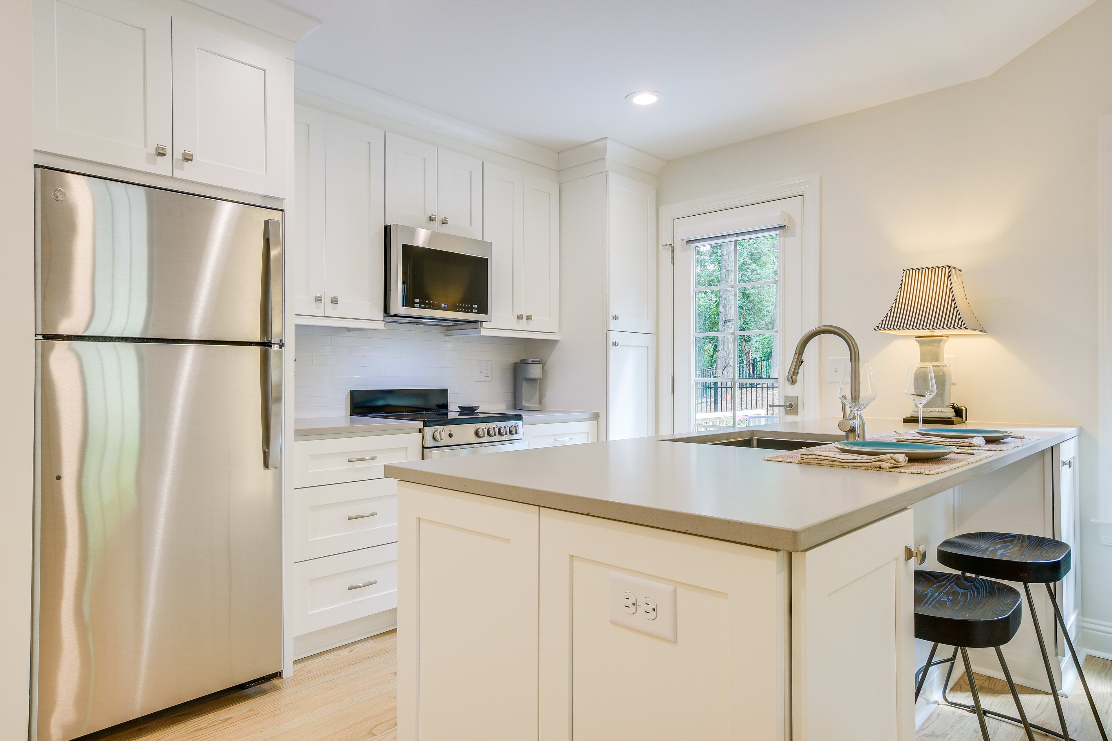 Kitchen | Equipped w/ Cooking Essentials | Breakfast Bar