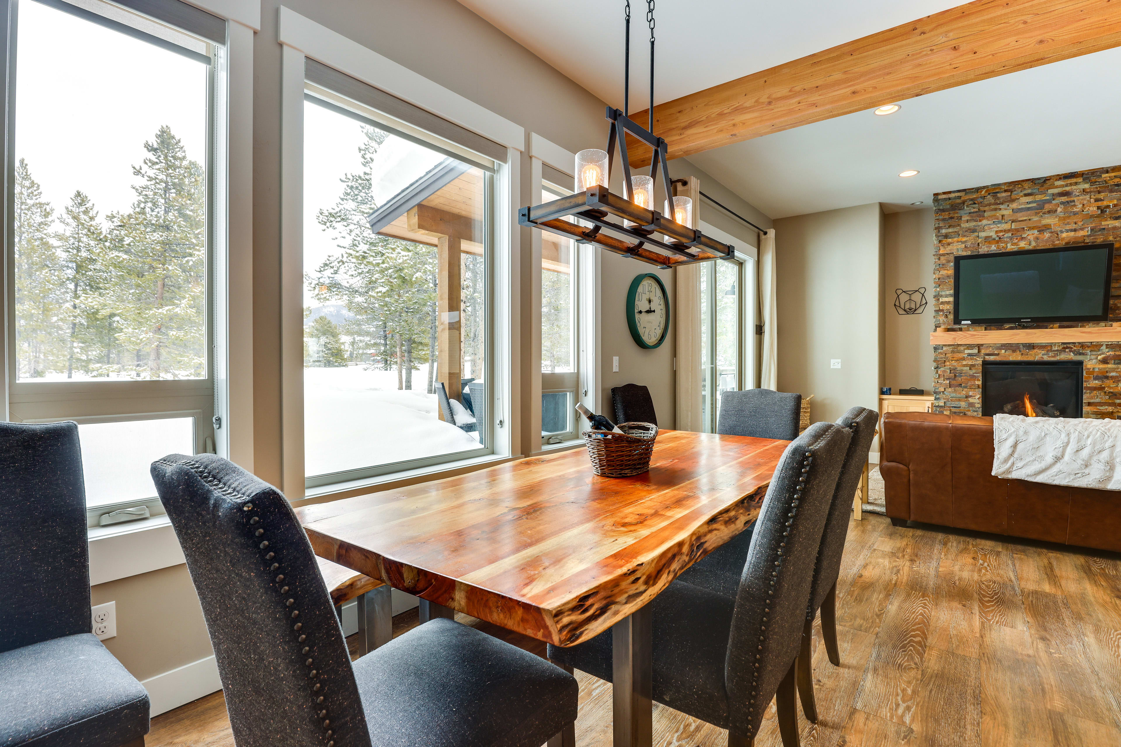 Dining Room | Dishware/Flatware Provided