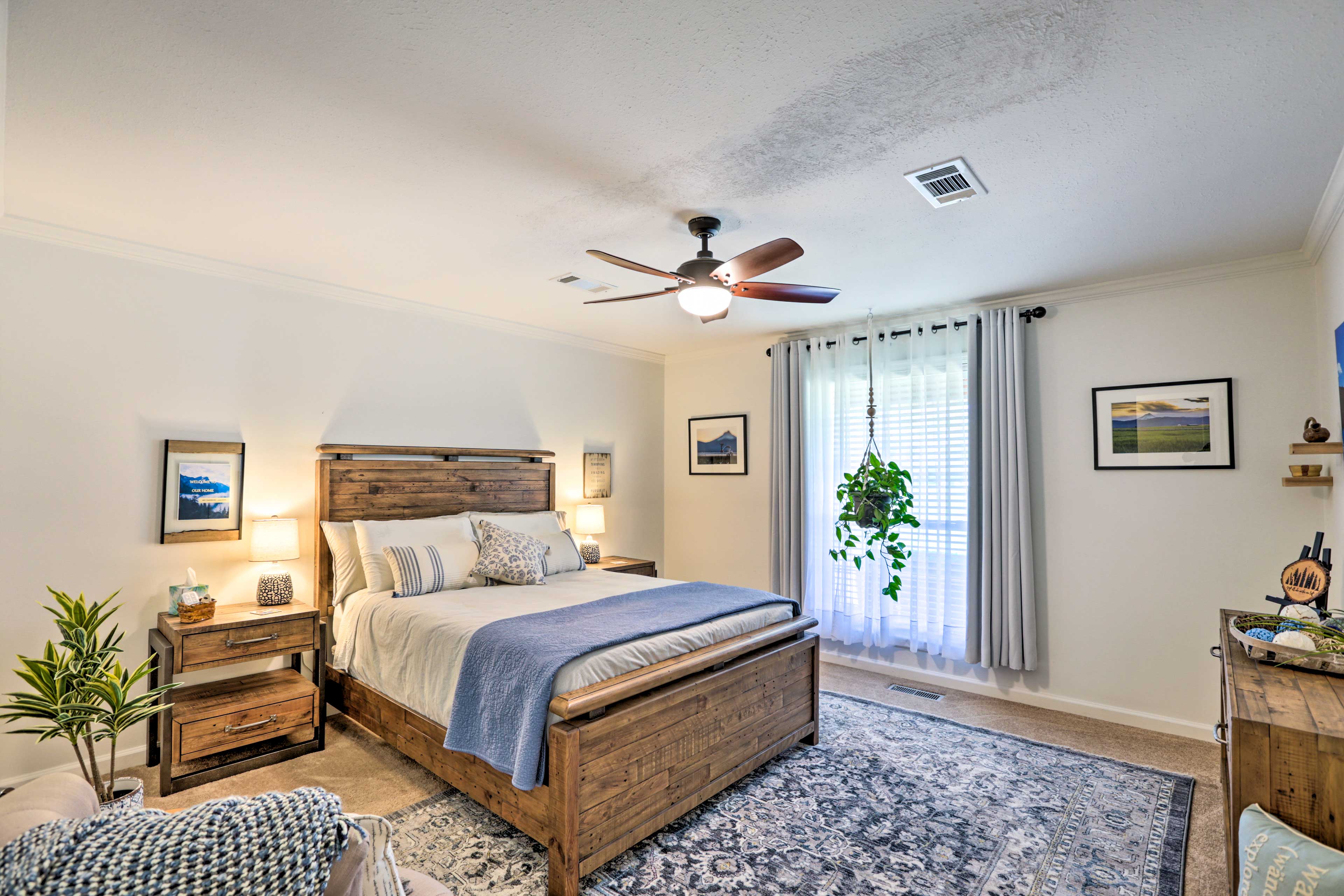 Bedroom 2 | Queen Bed | Linens Provided | Dresser | Closet