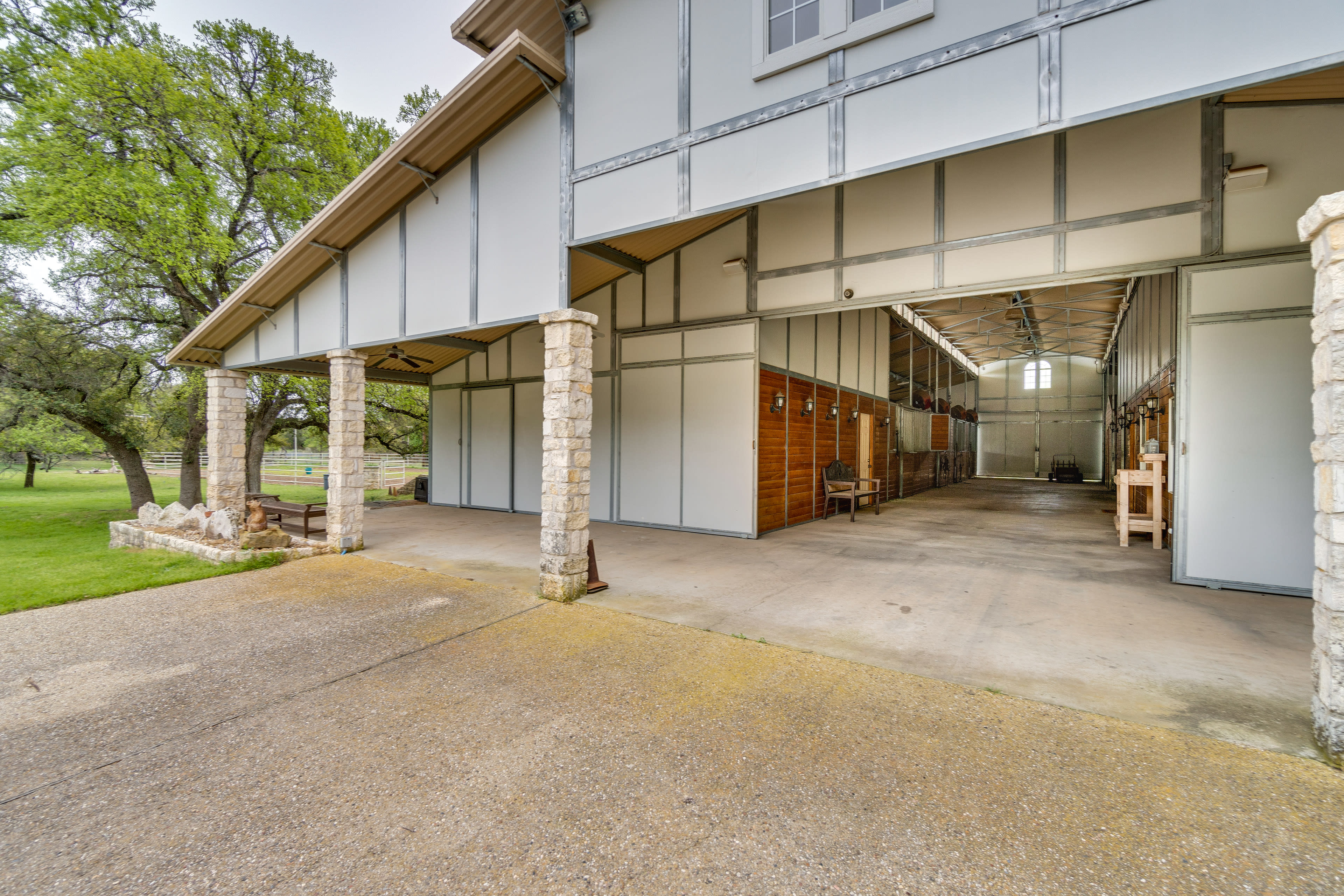 Barn | Horses On-Site