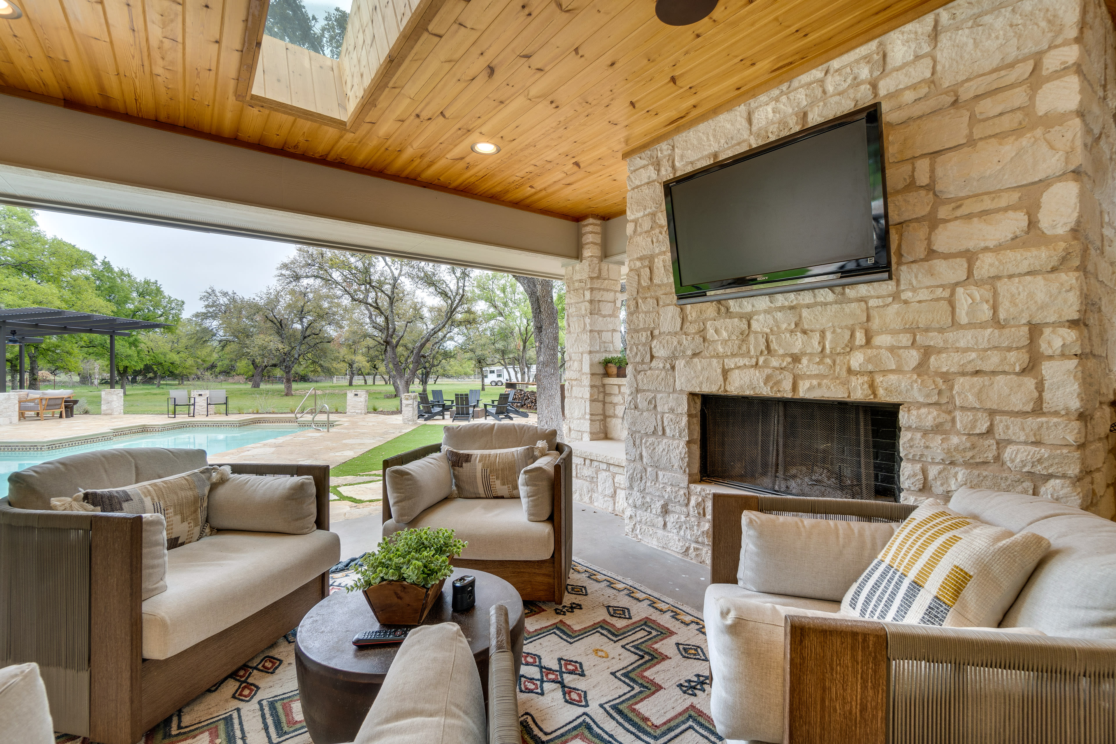 Covered Patio | Smart TV | Fireplace | Smoker | Grill