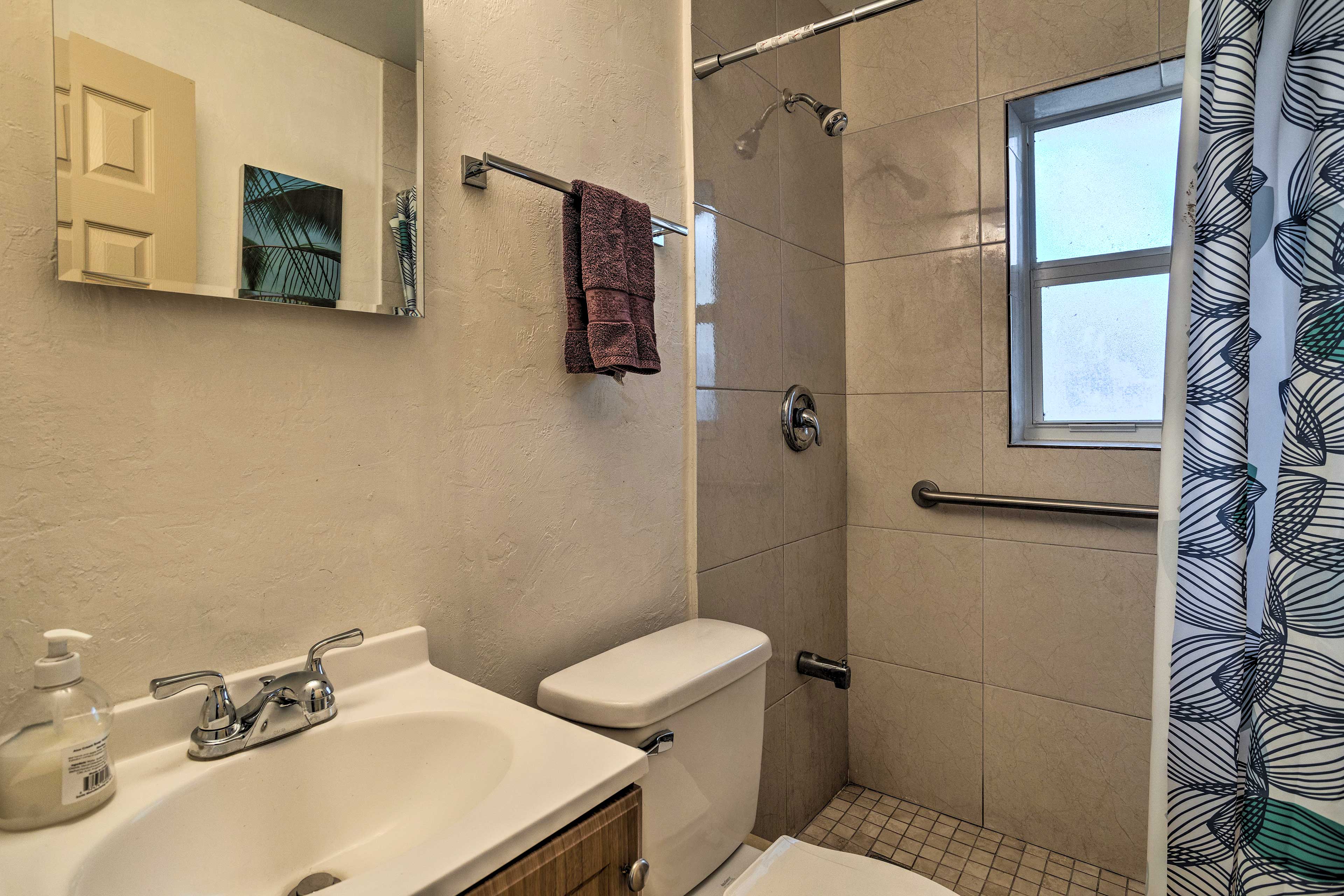 Full Bathroom | Complimentary Toiletries | Hair Dryer