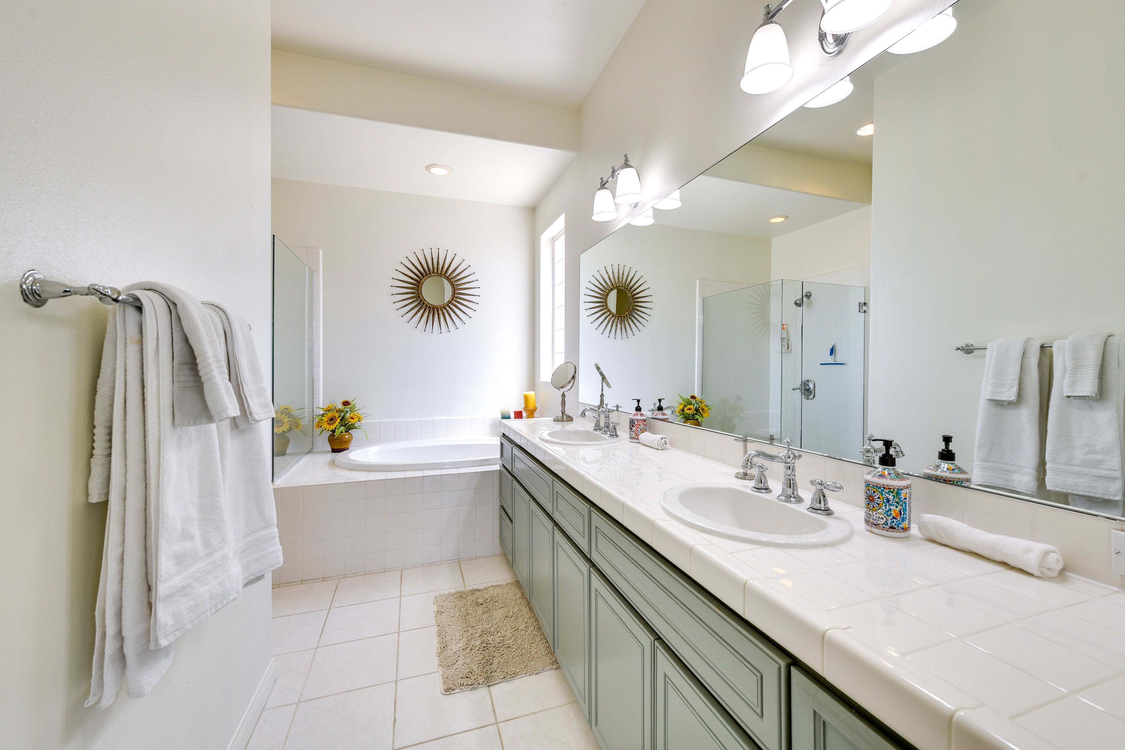 Full En-Suite Bathroom | Towels Provided | Complimentary Toiletries