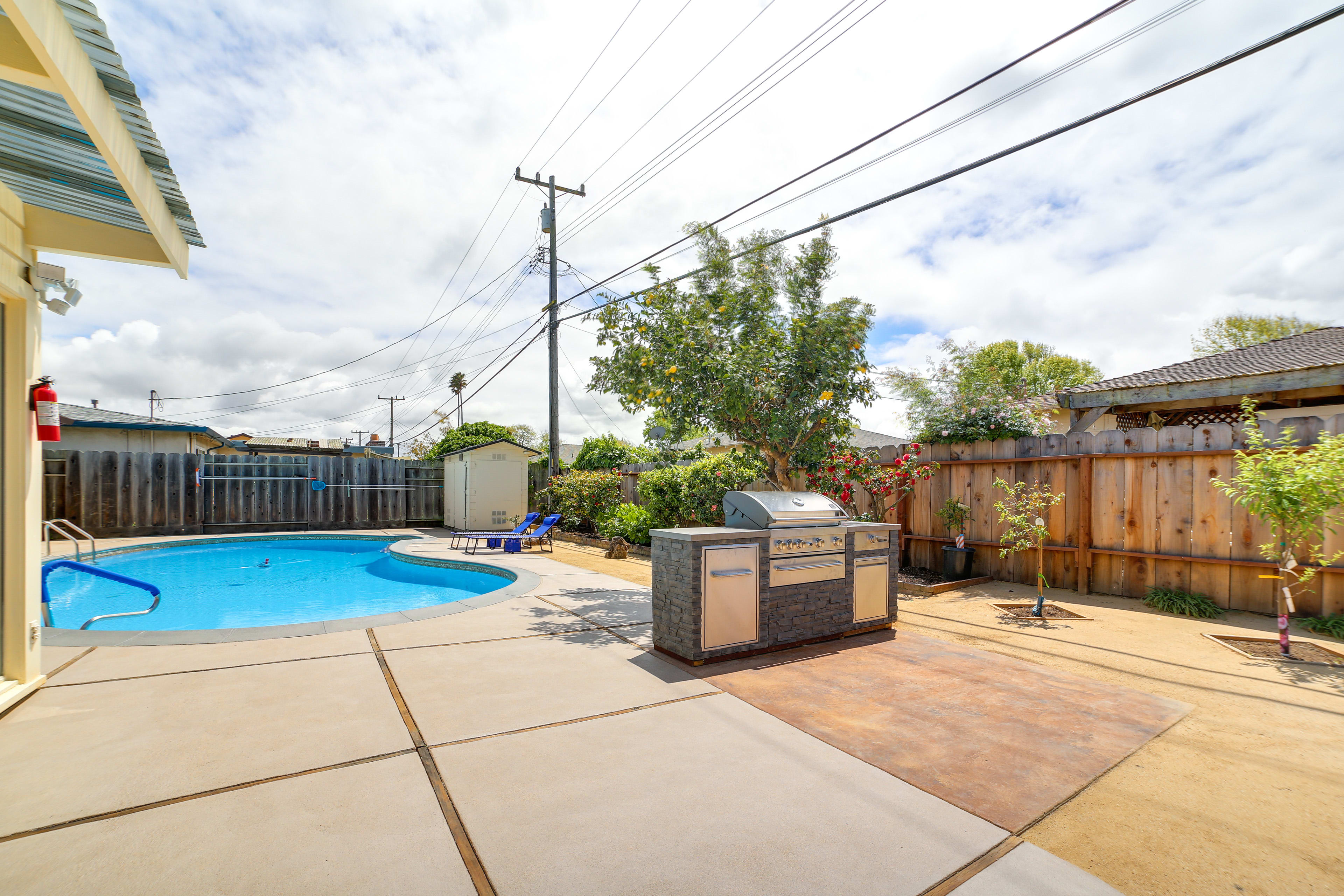 Fenced Backyard | Gas Grill (Propane Provided)