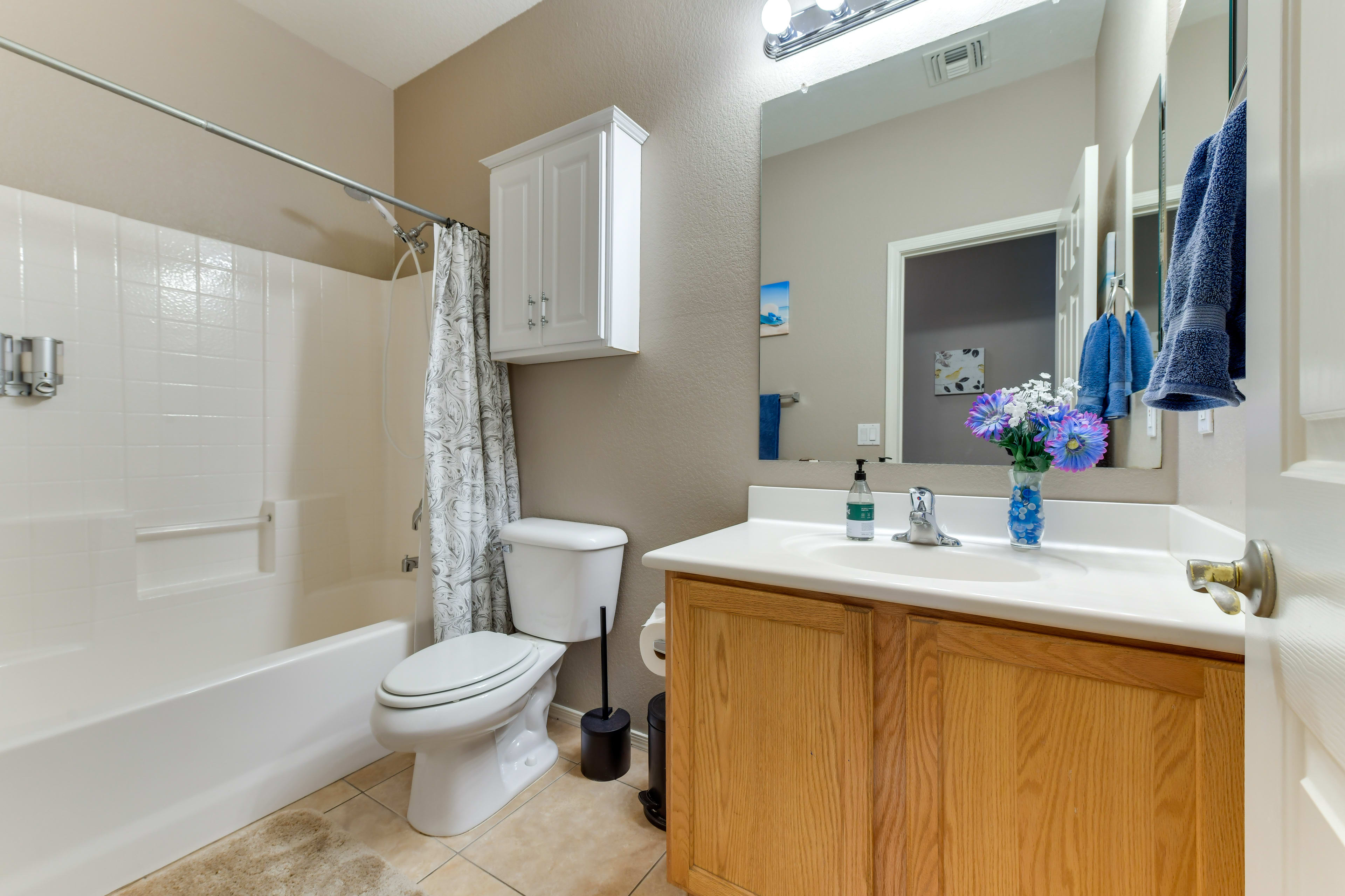 Full Bathroom | Complimentary Toiletries | Hair Dryer