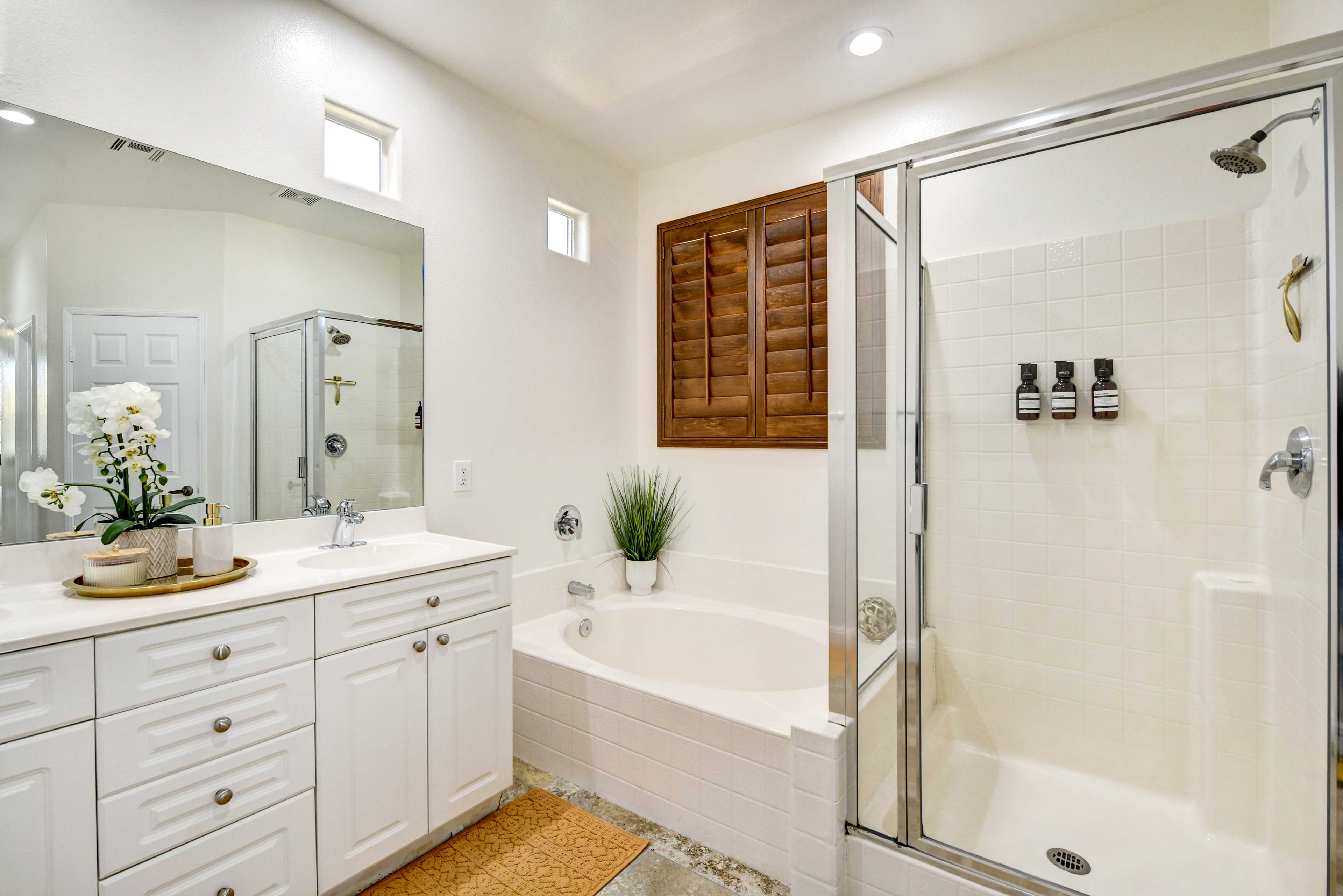 En-Suite Bathroom | 1st Floor | Towels Provided