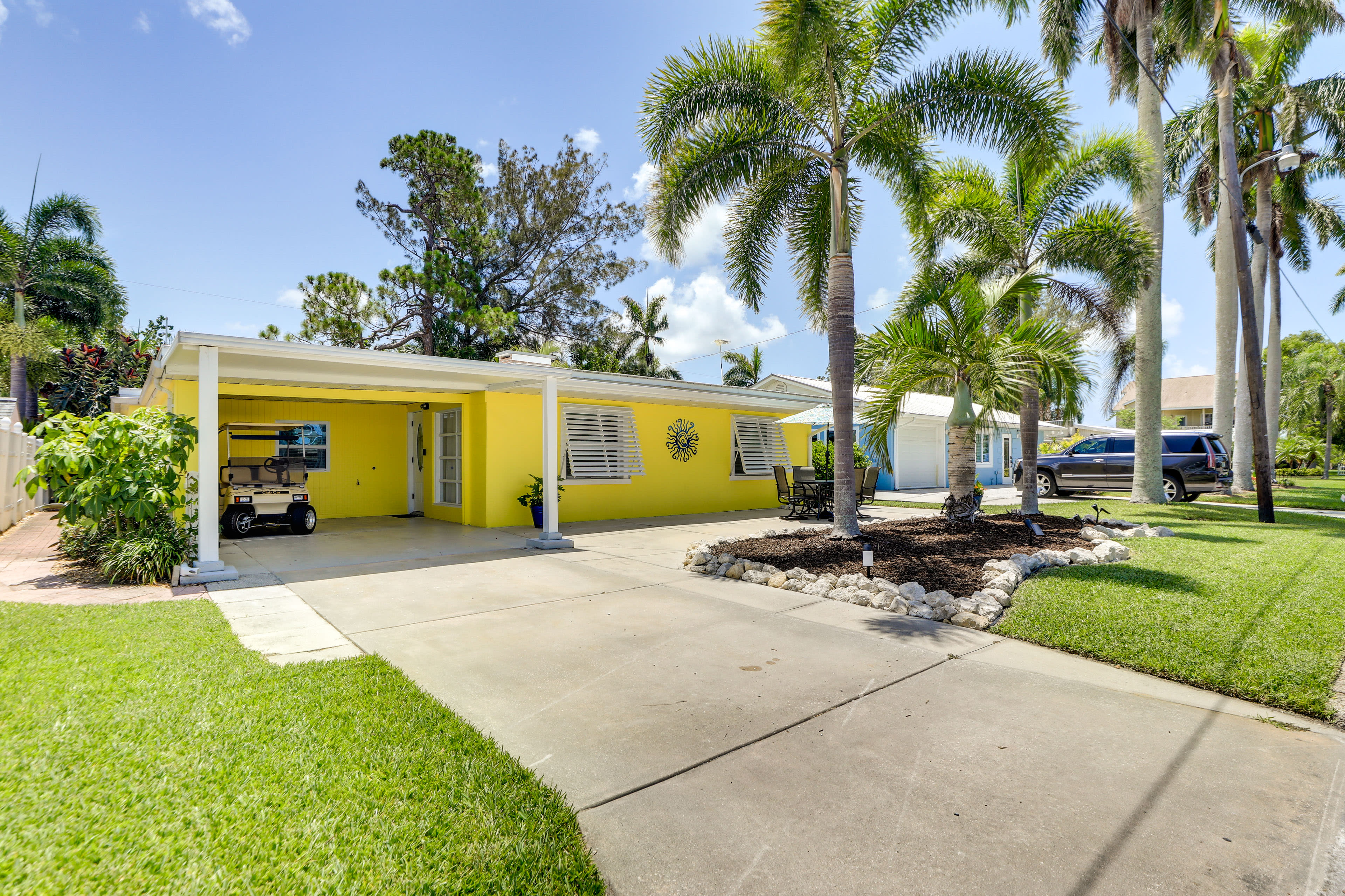 Bradenton Vacation Rental | 3BR | 2BA | 1,167 Sq Ft | Small Step for Entry
