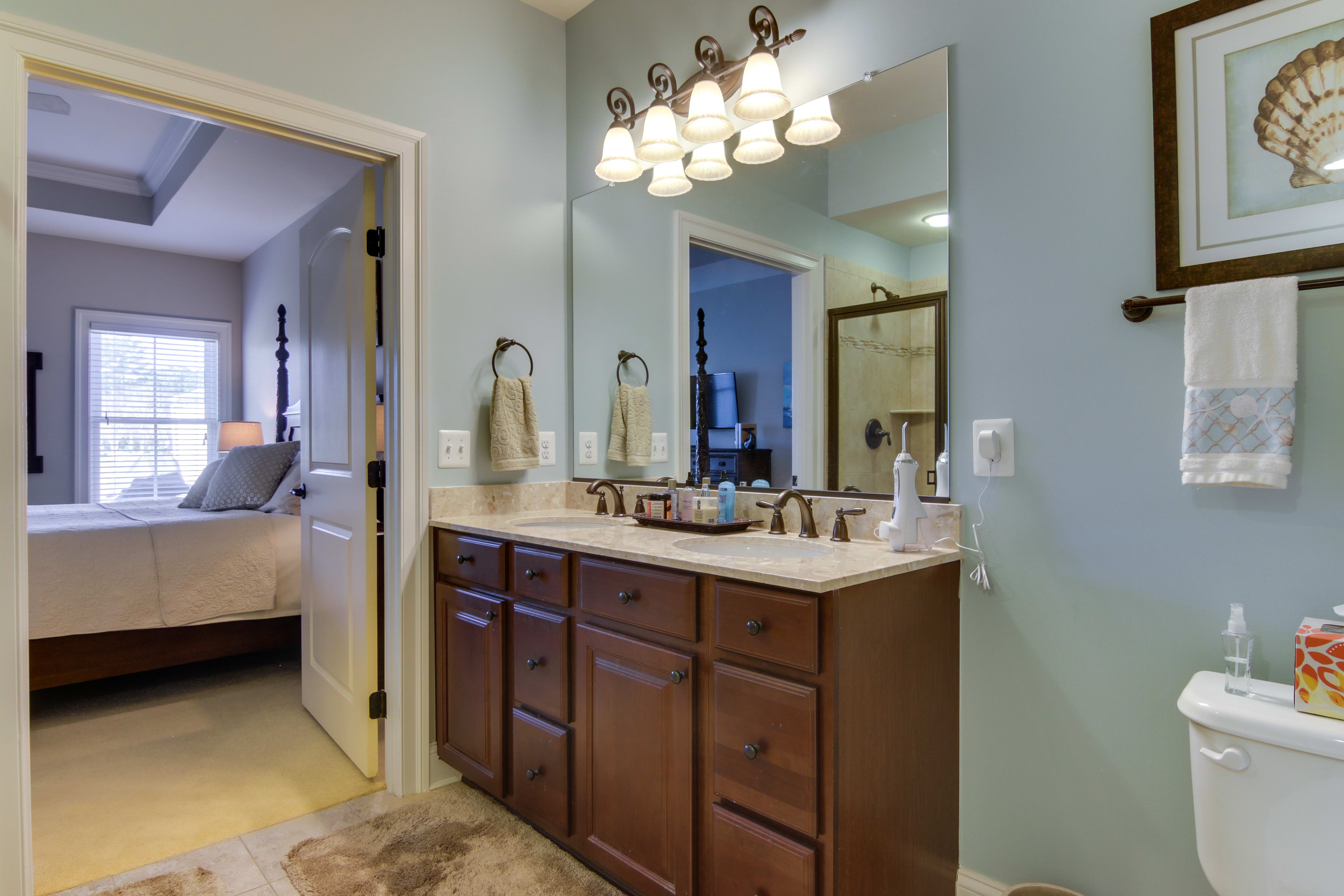 En-Suite Bathroom | Towels Provided