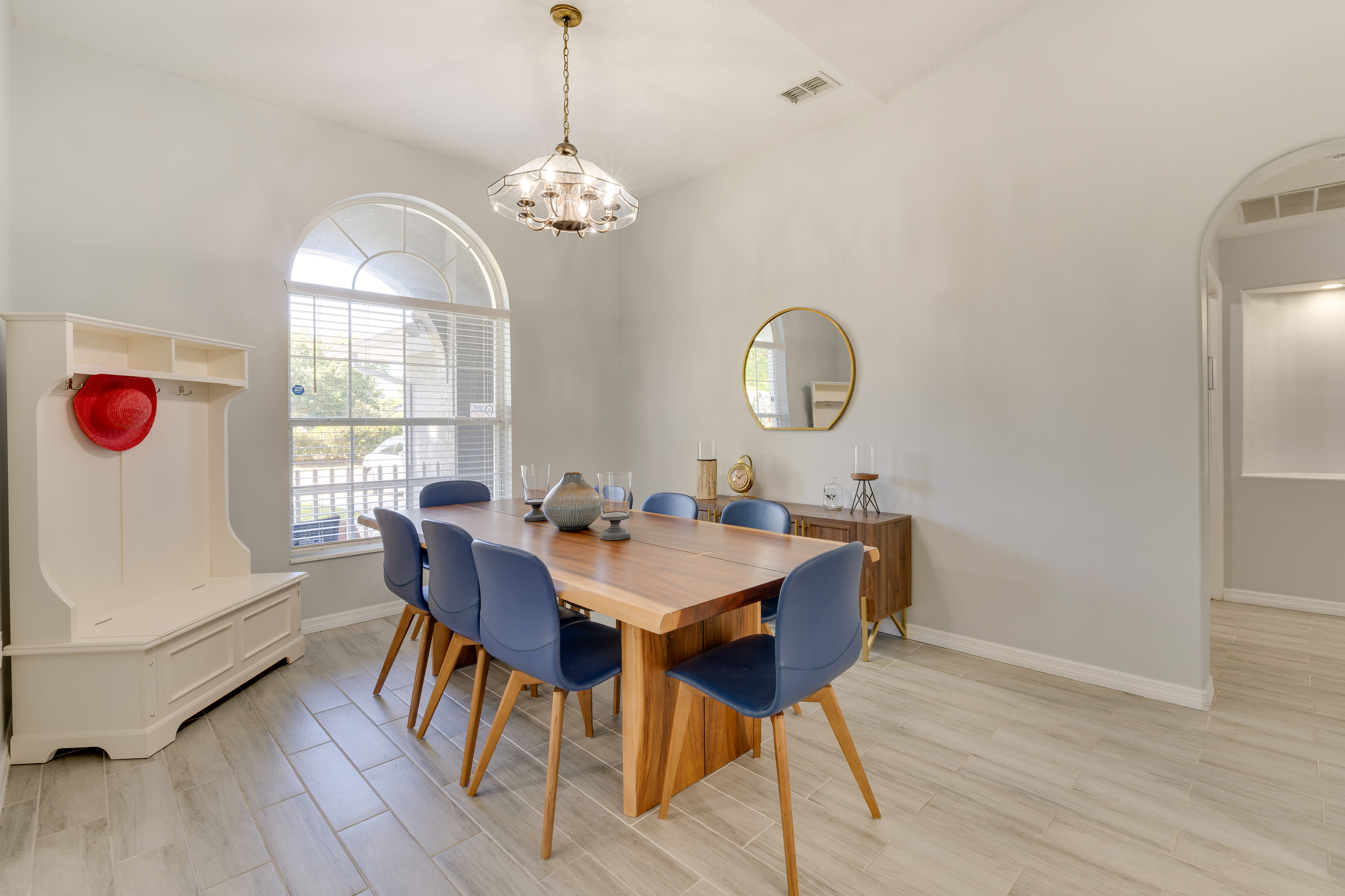 Dining Room Area | Dishware & Flatware Provided