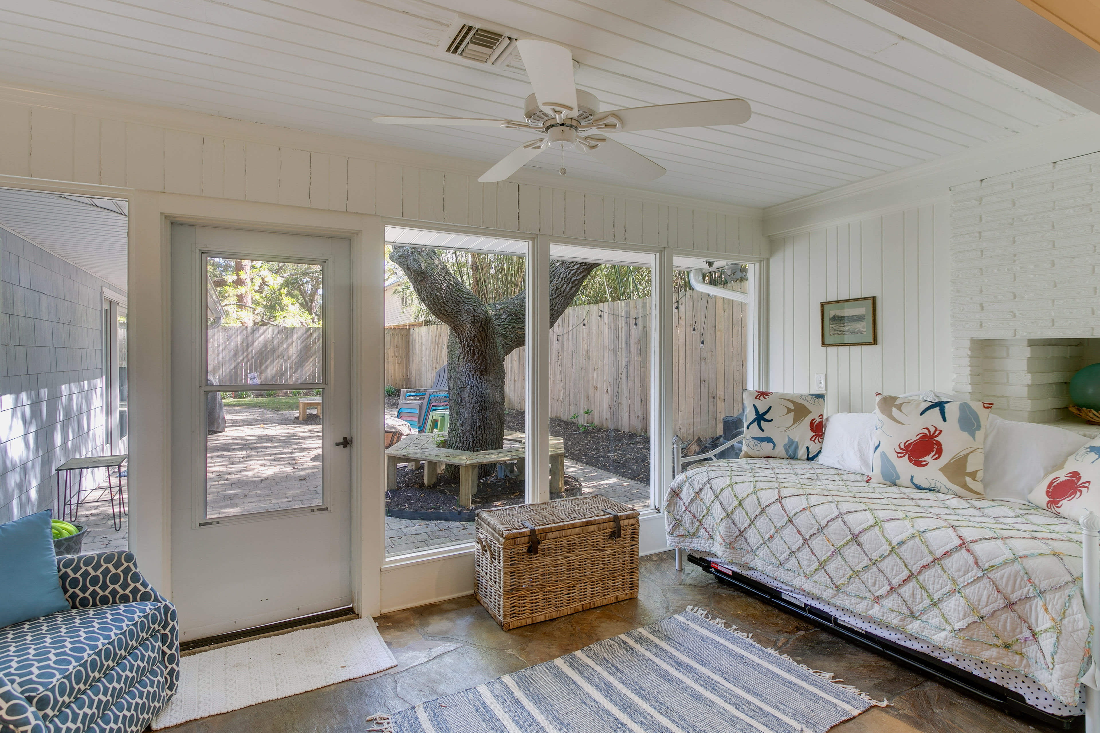 Sunroom | Twin Daybed w/ Twin Trundle