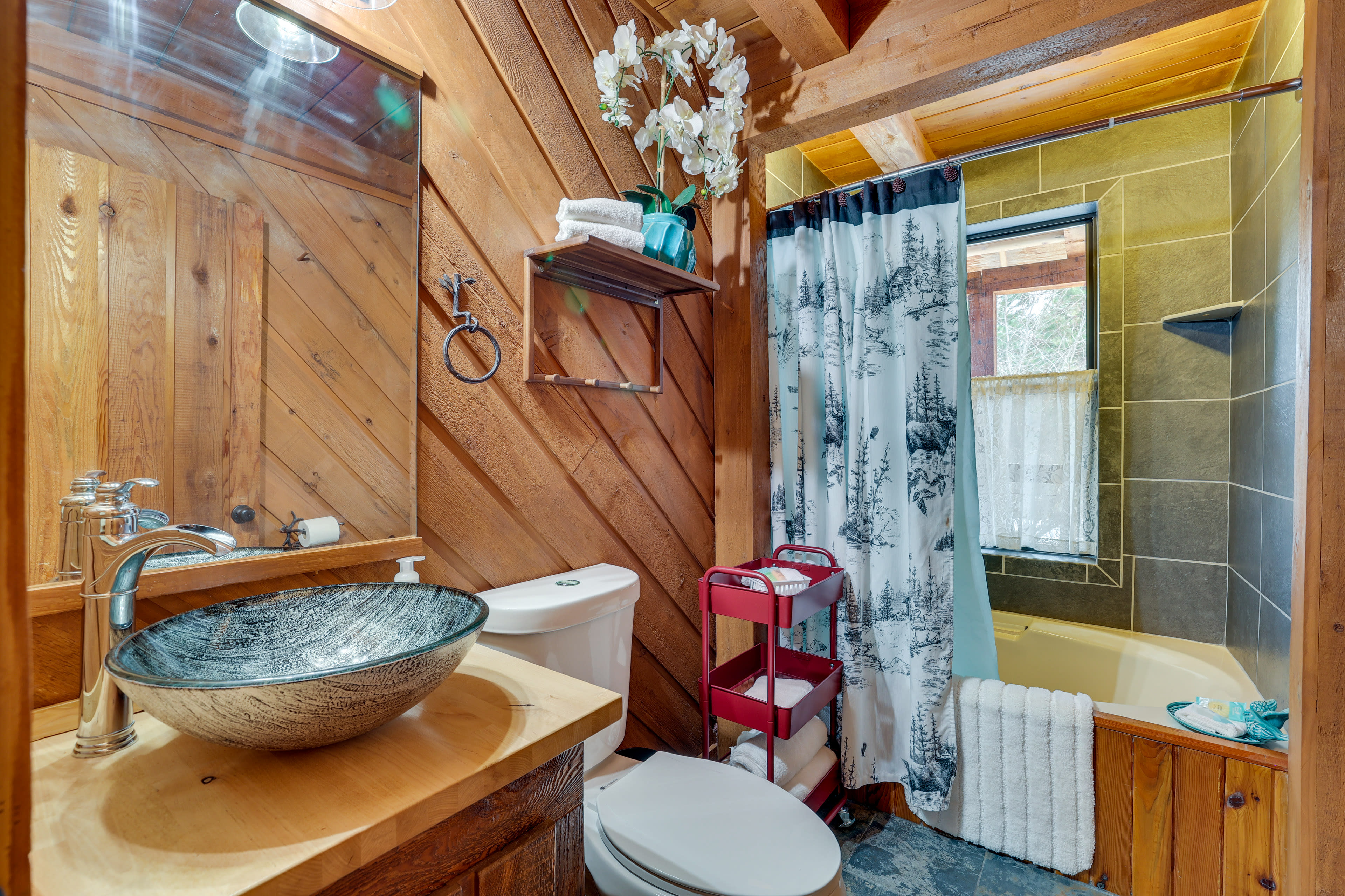 En-Suite Bathroom | Access via Bedroom 1 | Complimentary Toiletries