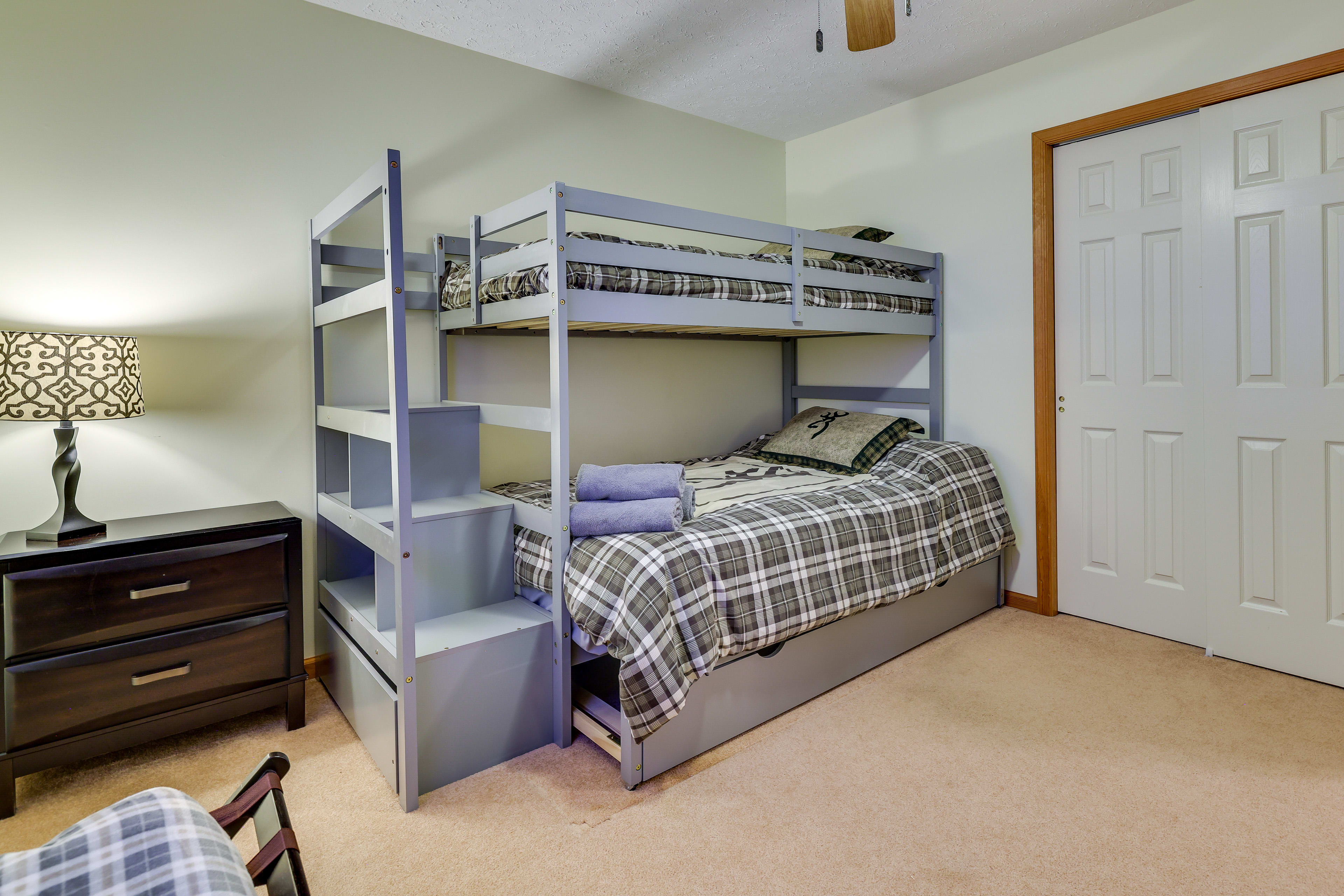 Bedroom 3 | Twin/Full Bunk Bed w/ Twin Trundle Bed