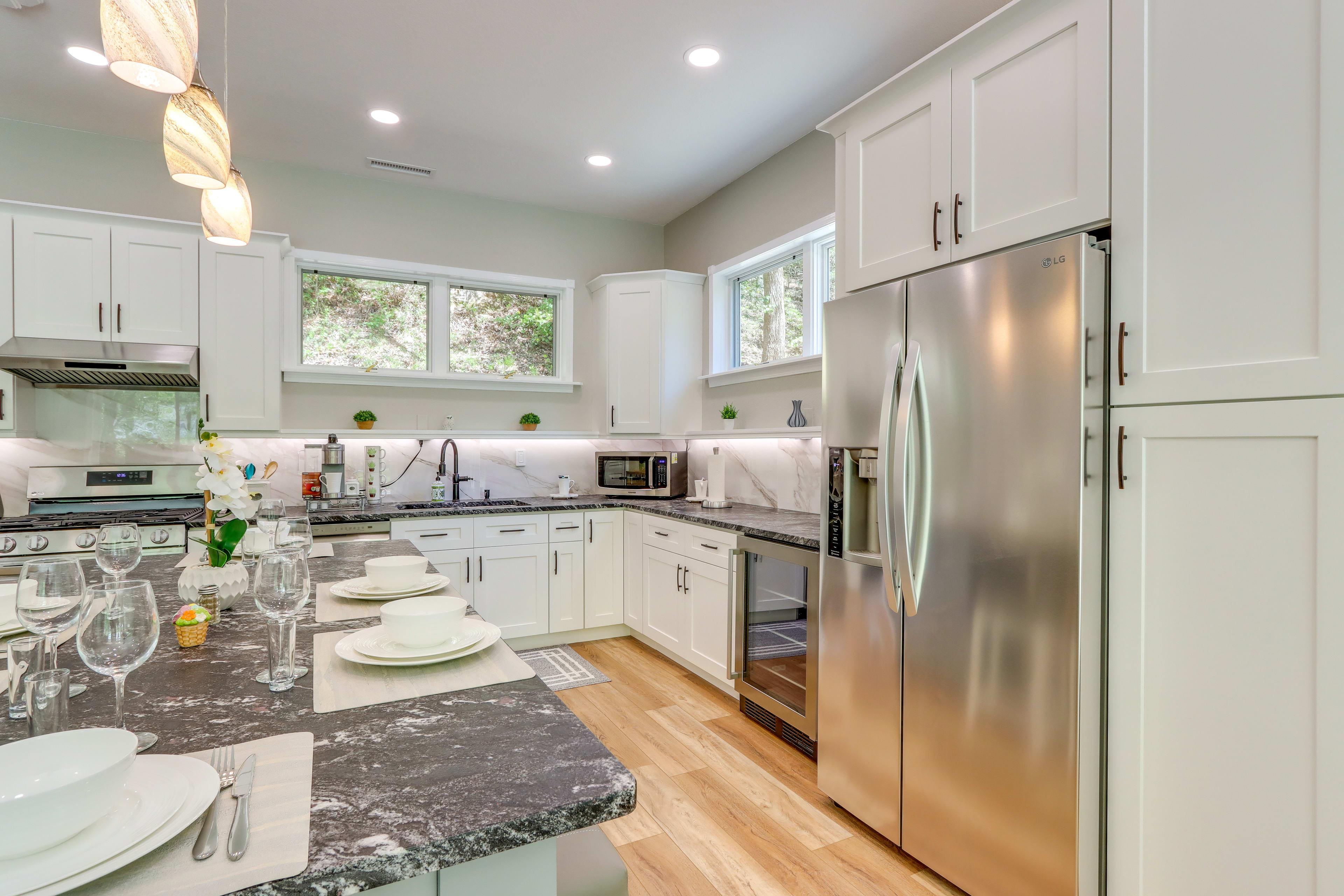 Kitchen | High-End Stainless Steel Appliances | Cooking Essentials