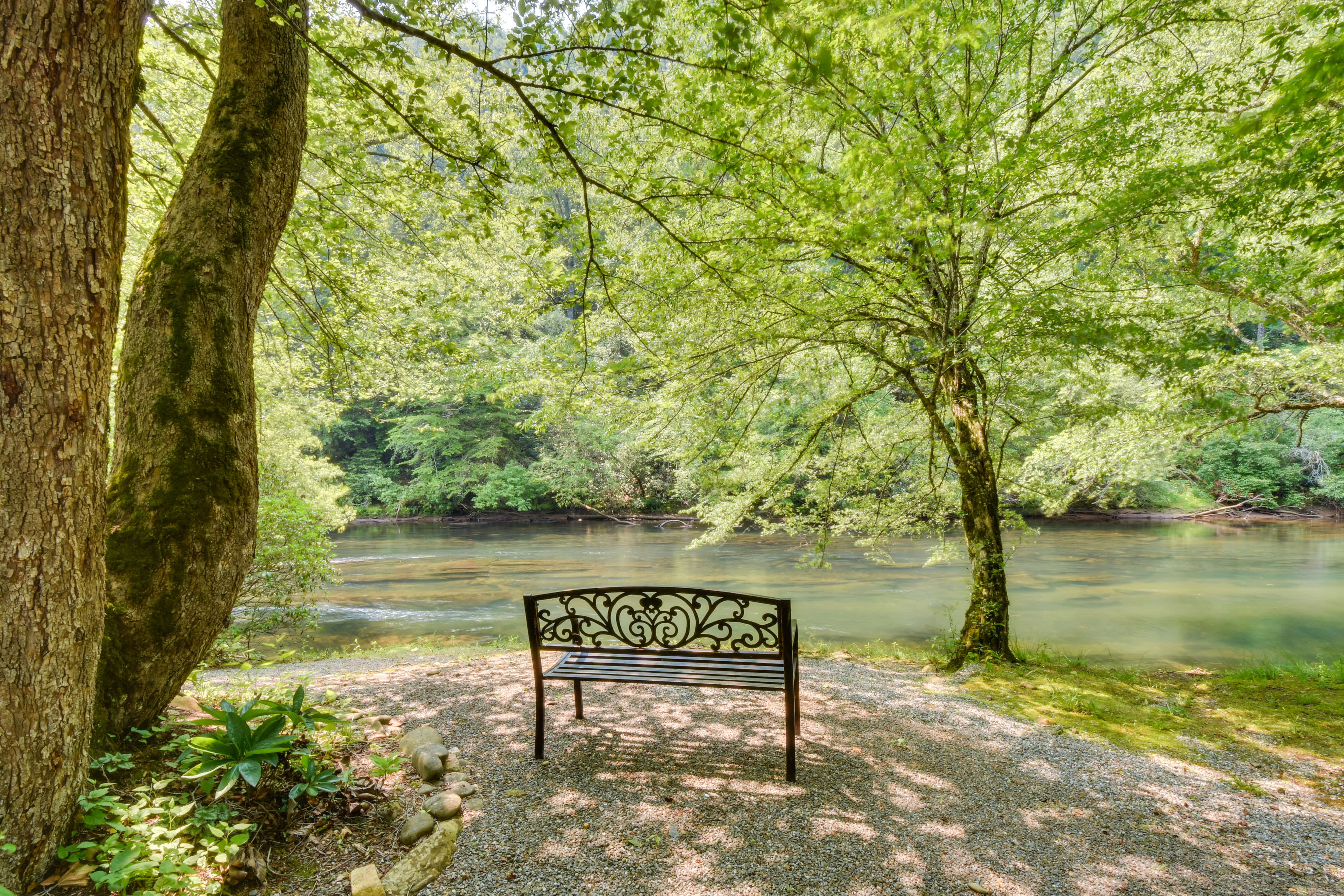 Hiwassee River On-Site | Tubing & Kayaking