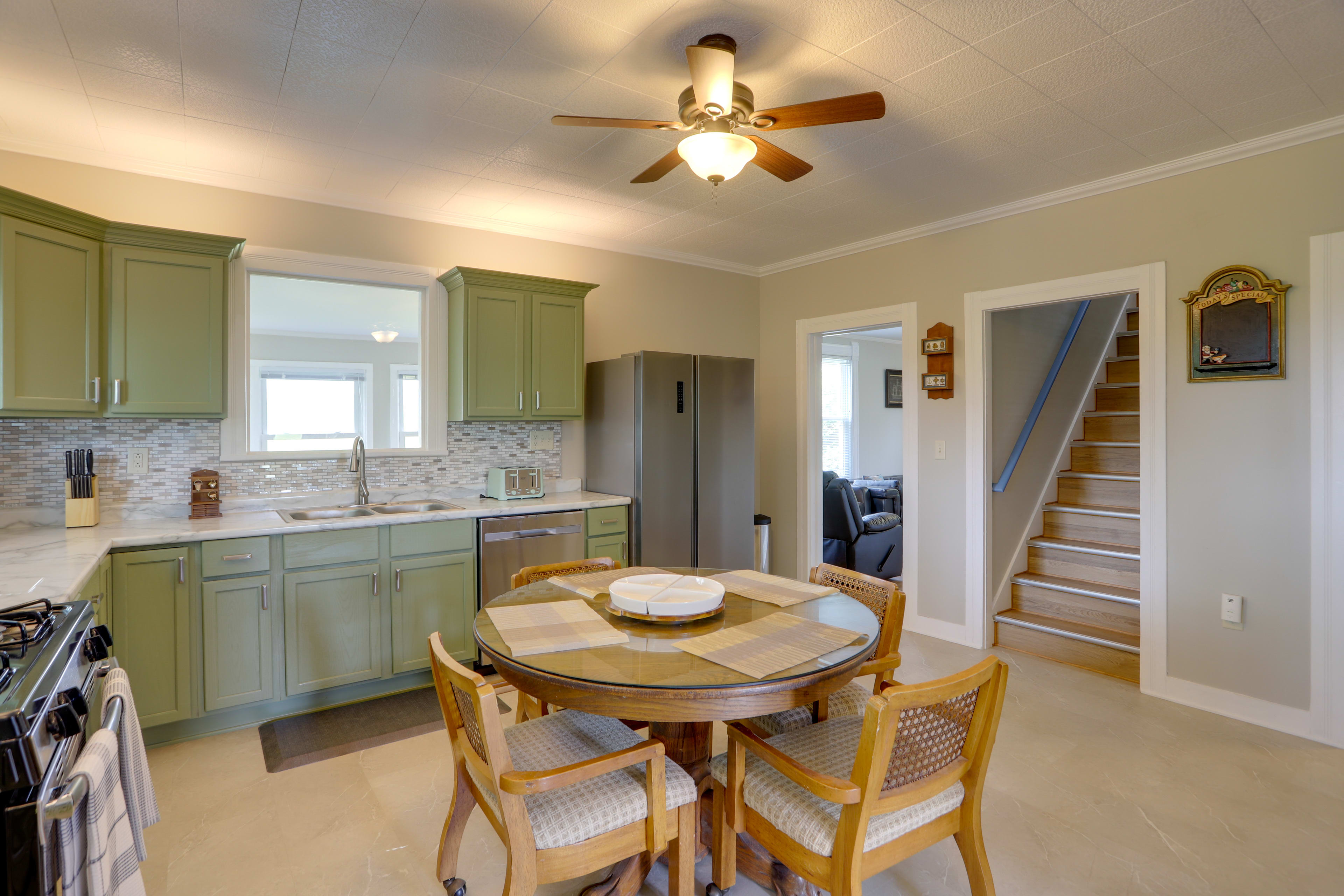 Dining Area | Dishware/Flatware