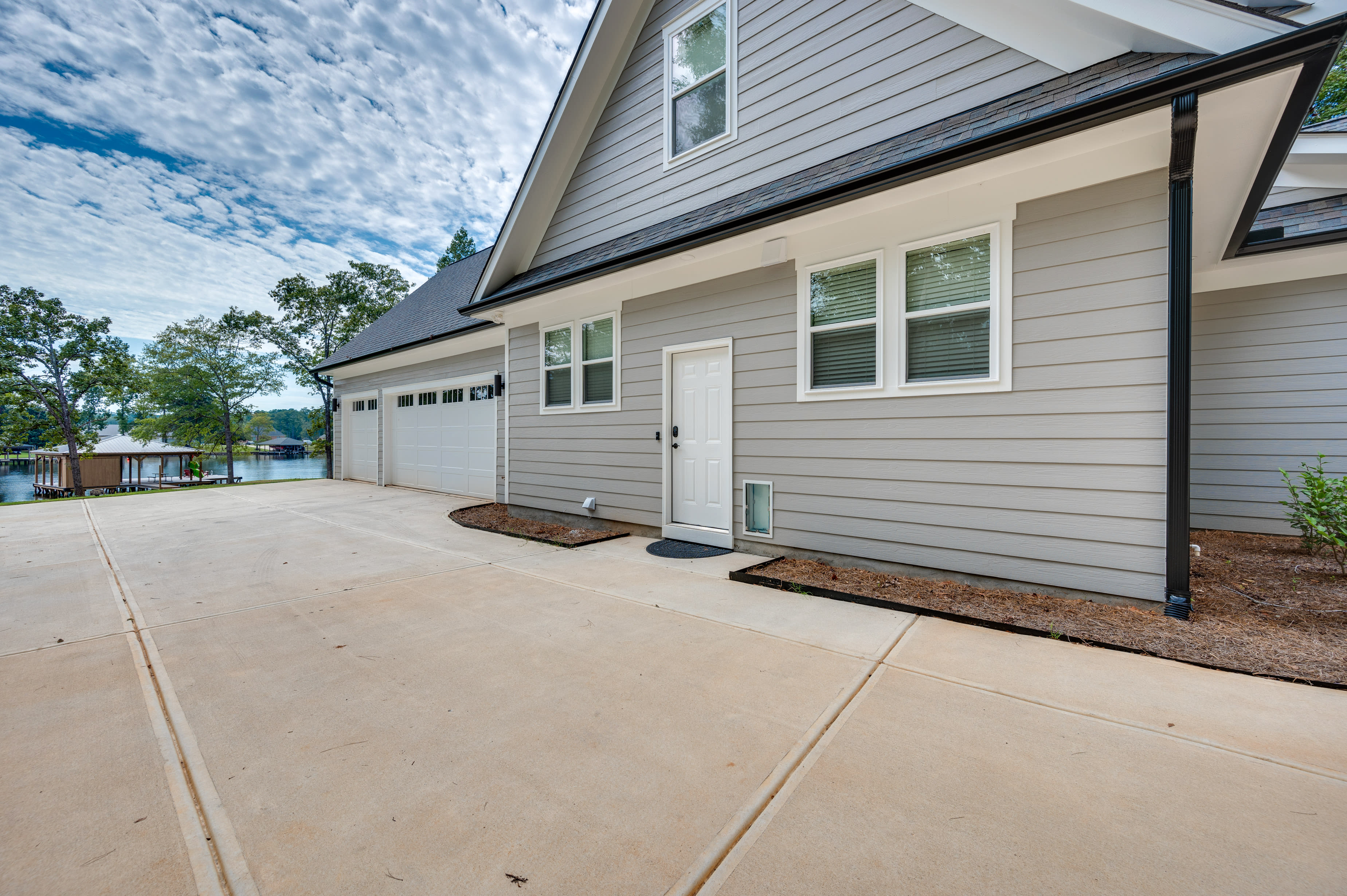 Parking | Garage (2 Vehicles) | Driveway (4 Vehicles)