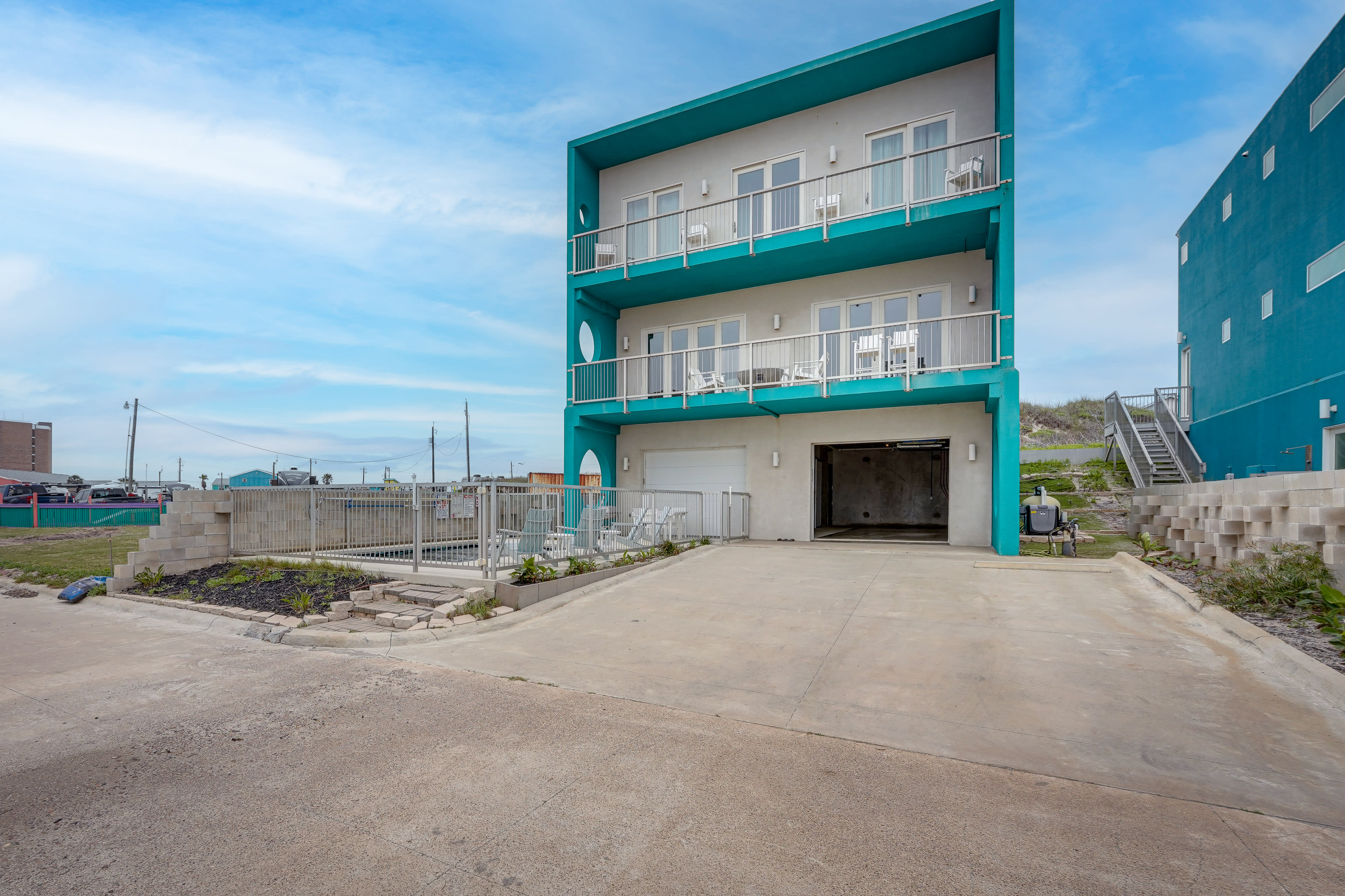 Parking | Garage (2 Vehicles) | Driveway (4 Vehicles) | Free Street Parking