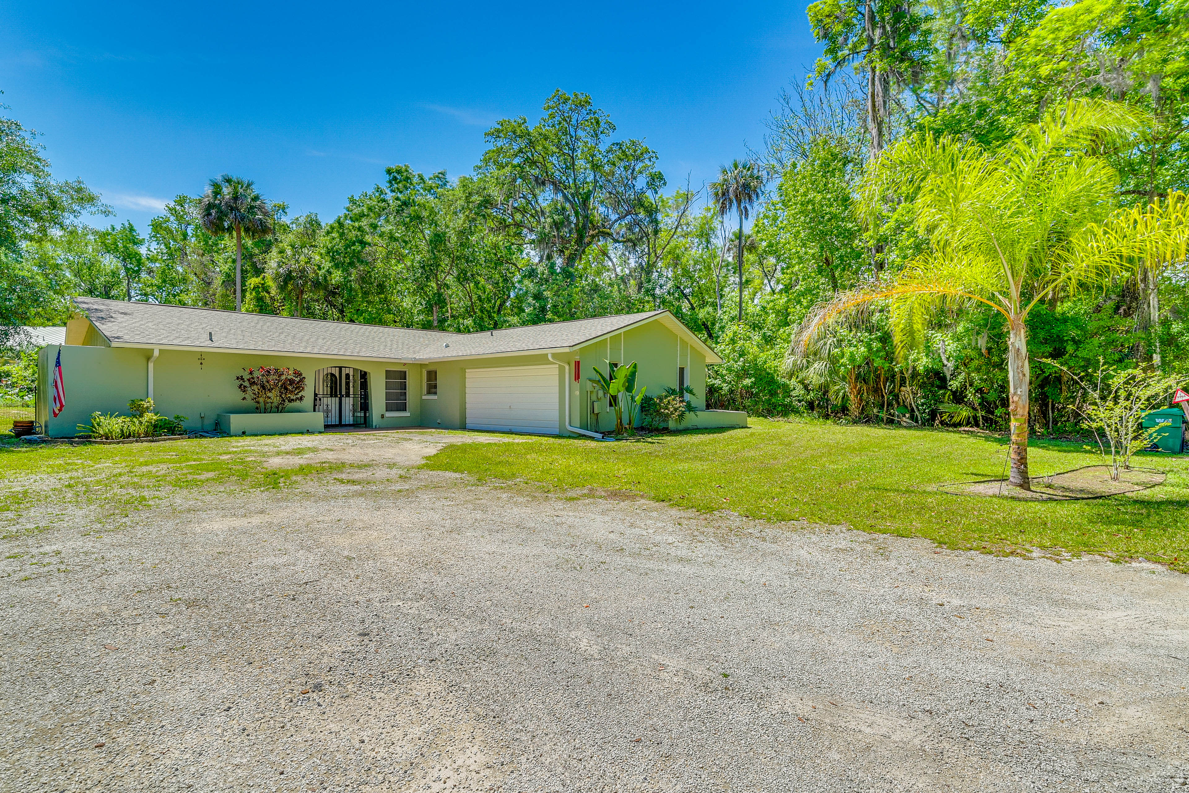 Exterior | Driveway (4 Vehicles)