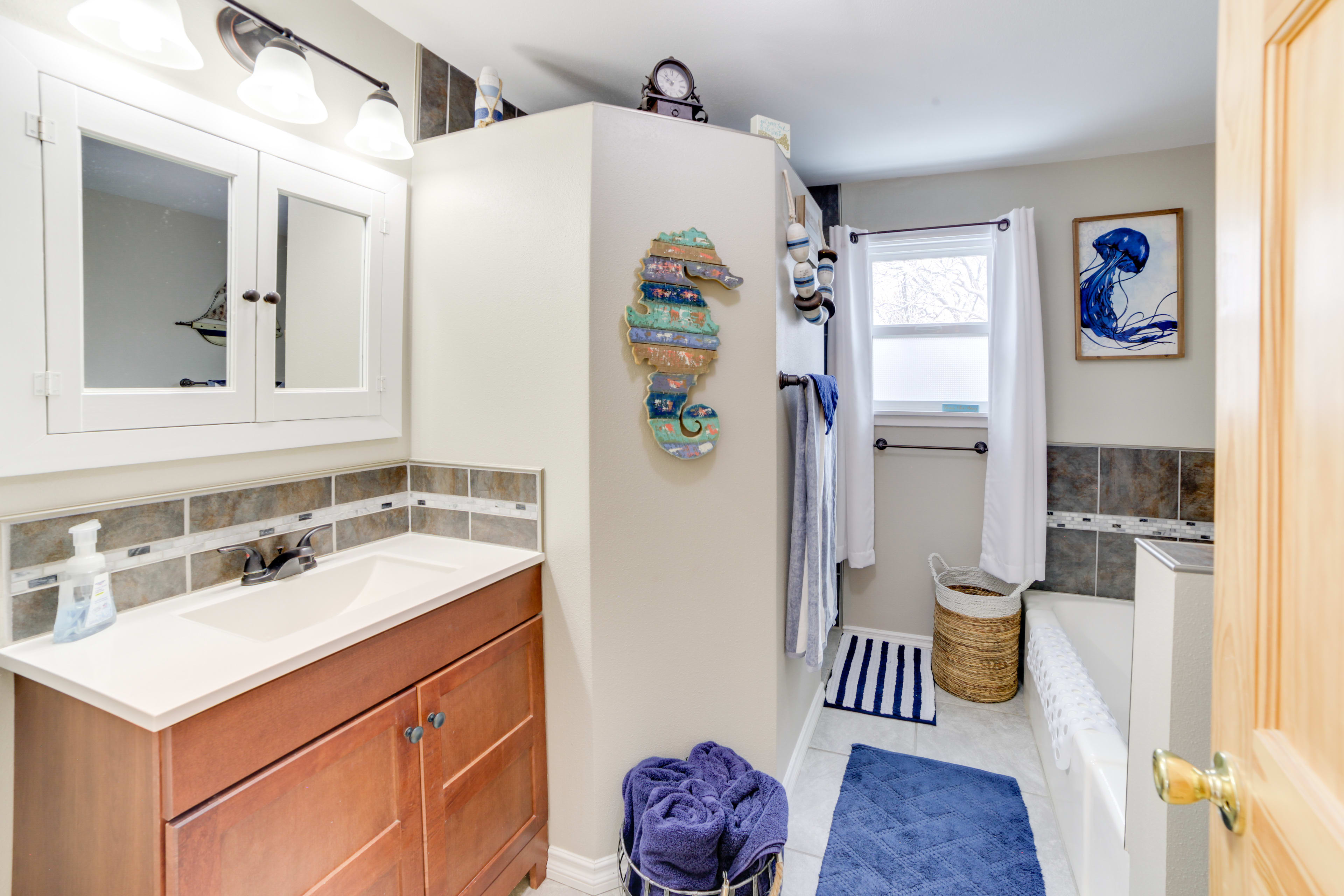 Full Bathroom | Complimentary Toiletries | Hair Dryer | Towels Provided