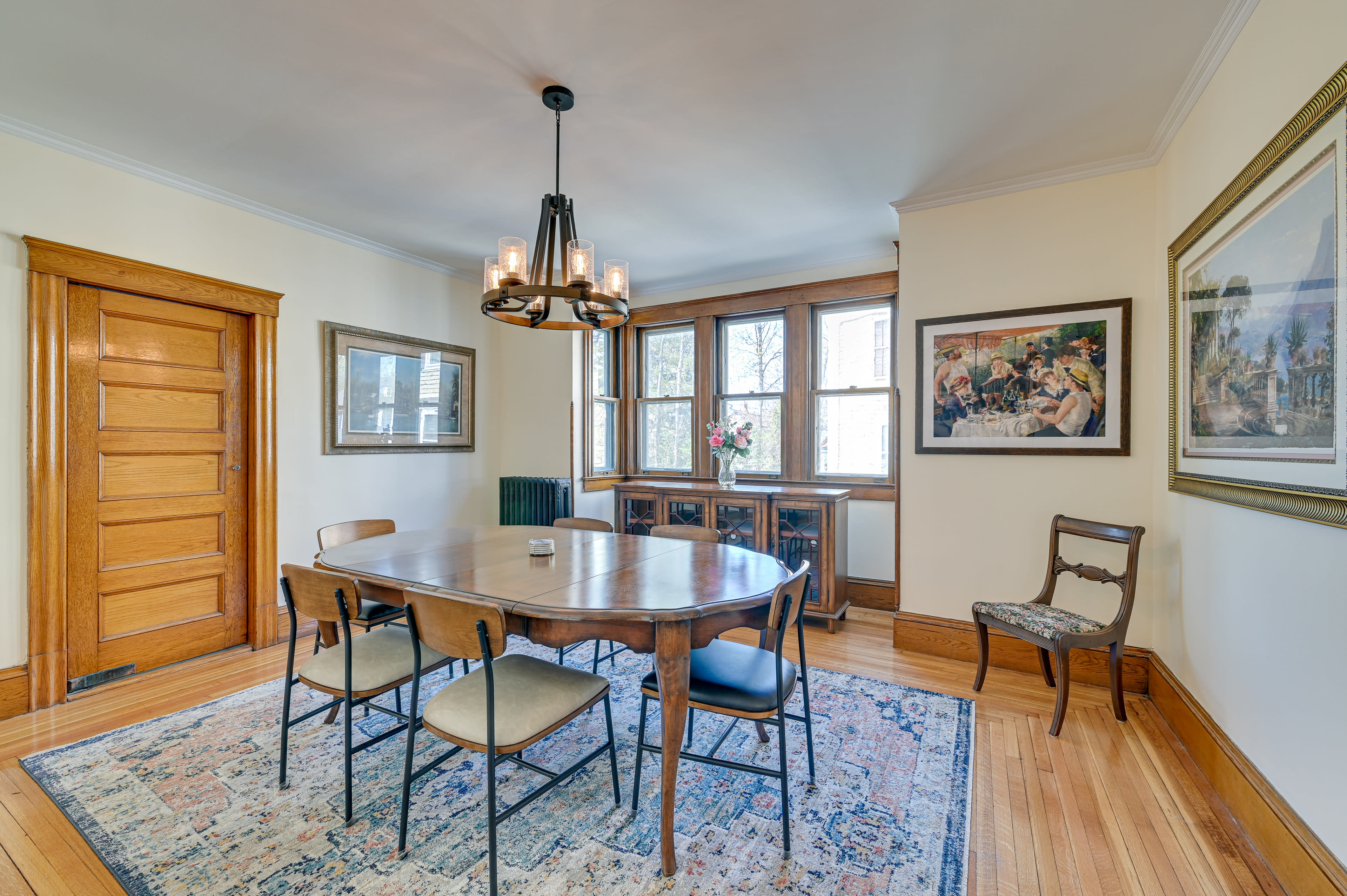 Dining Area | Dishware/Flatware Provided