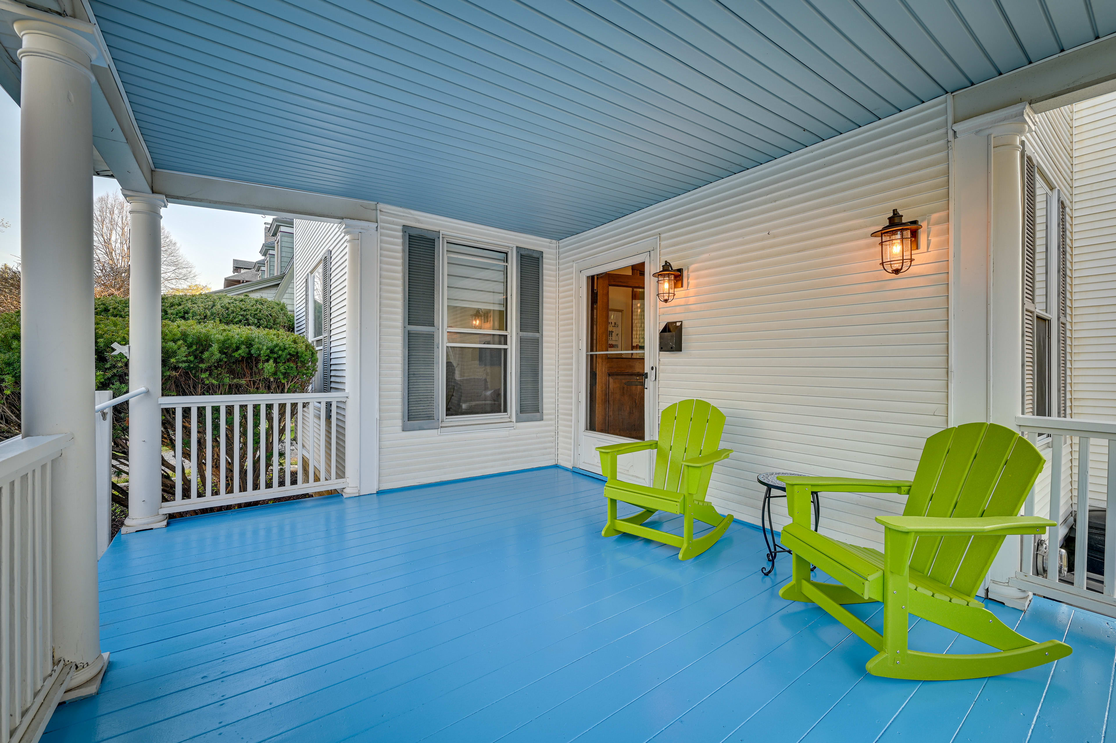 Covered Porch | Sitting Area