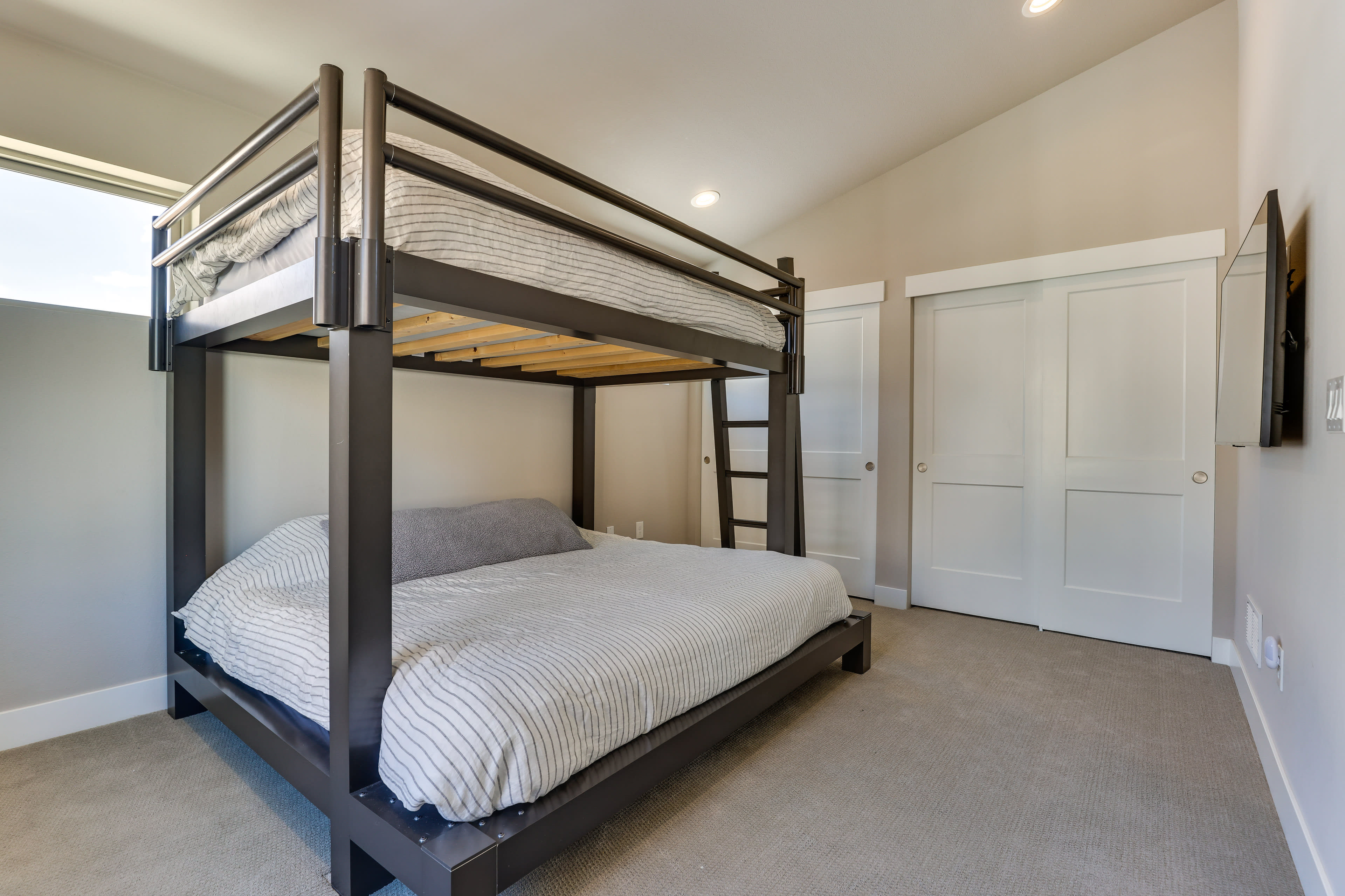 Bedroom 2 | Queen/King Bunk Bed | 2nd Floor | Smart TV