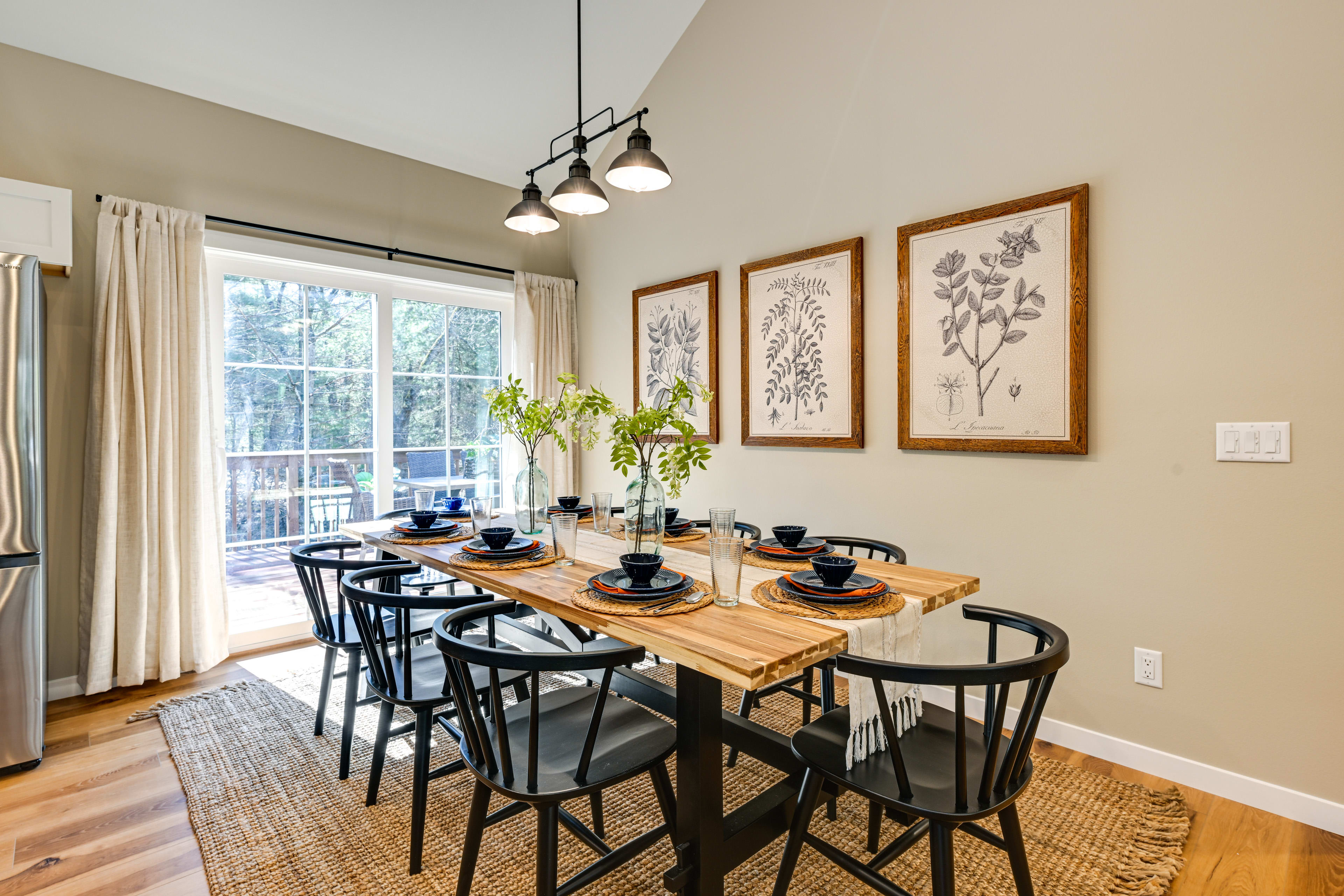 Dining Area | Dining Table | Dishware/Flatware