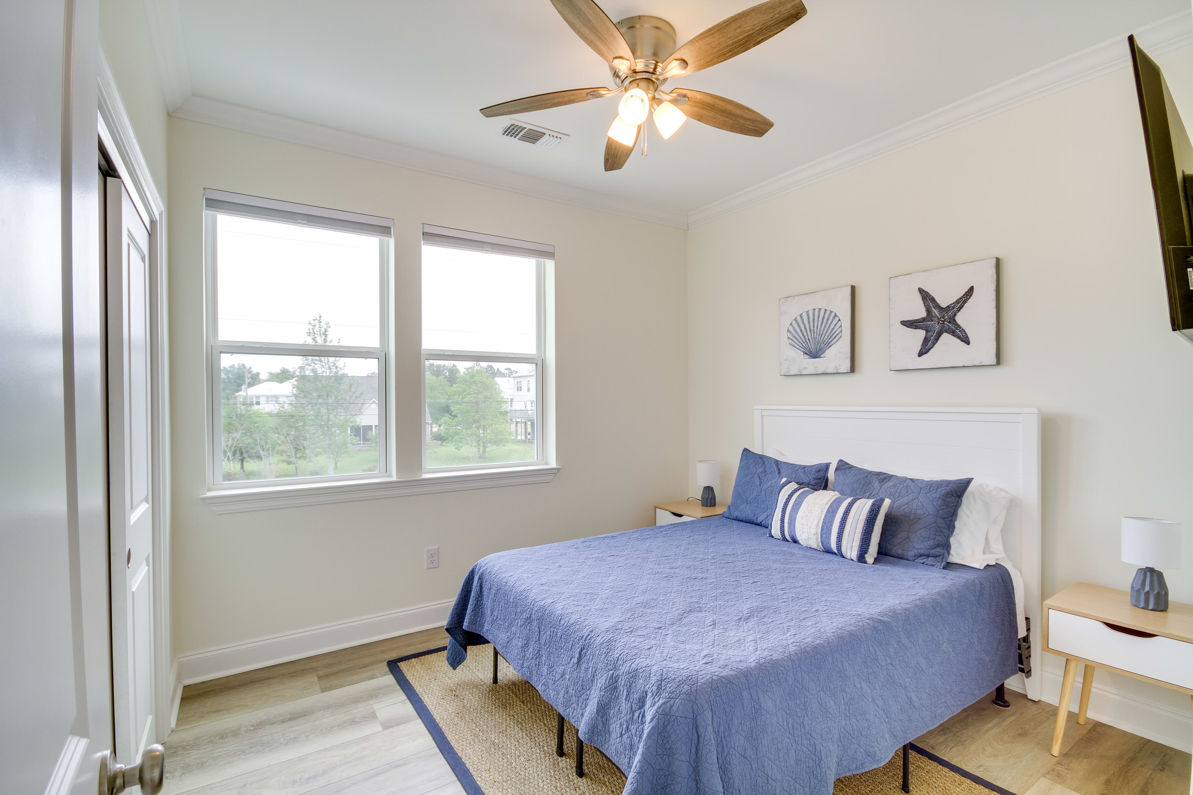 Bedroom 1 | Queen Bed | Smart TV | Linens Provided