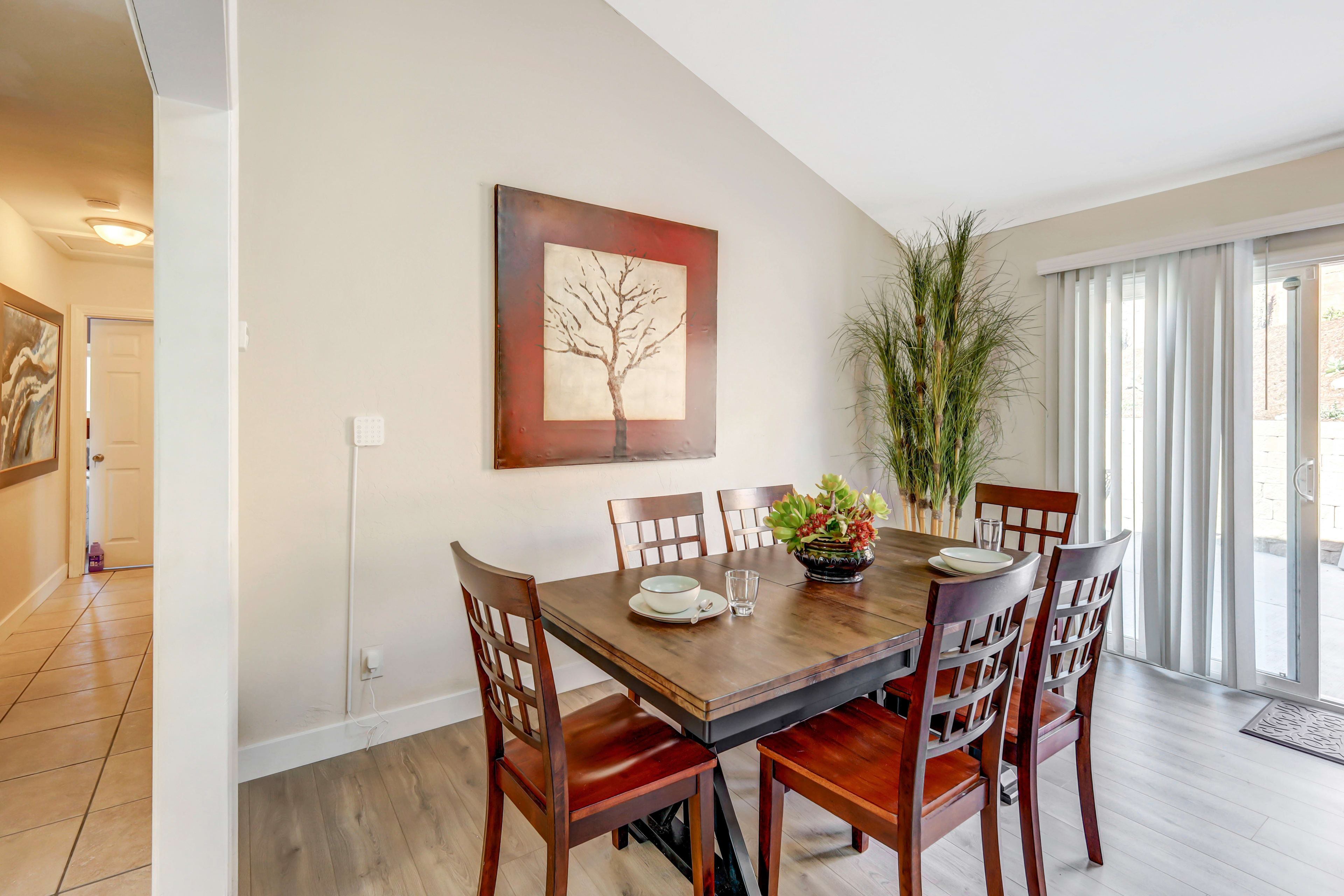 Dining Table | Dishware Provided