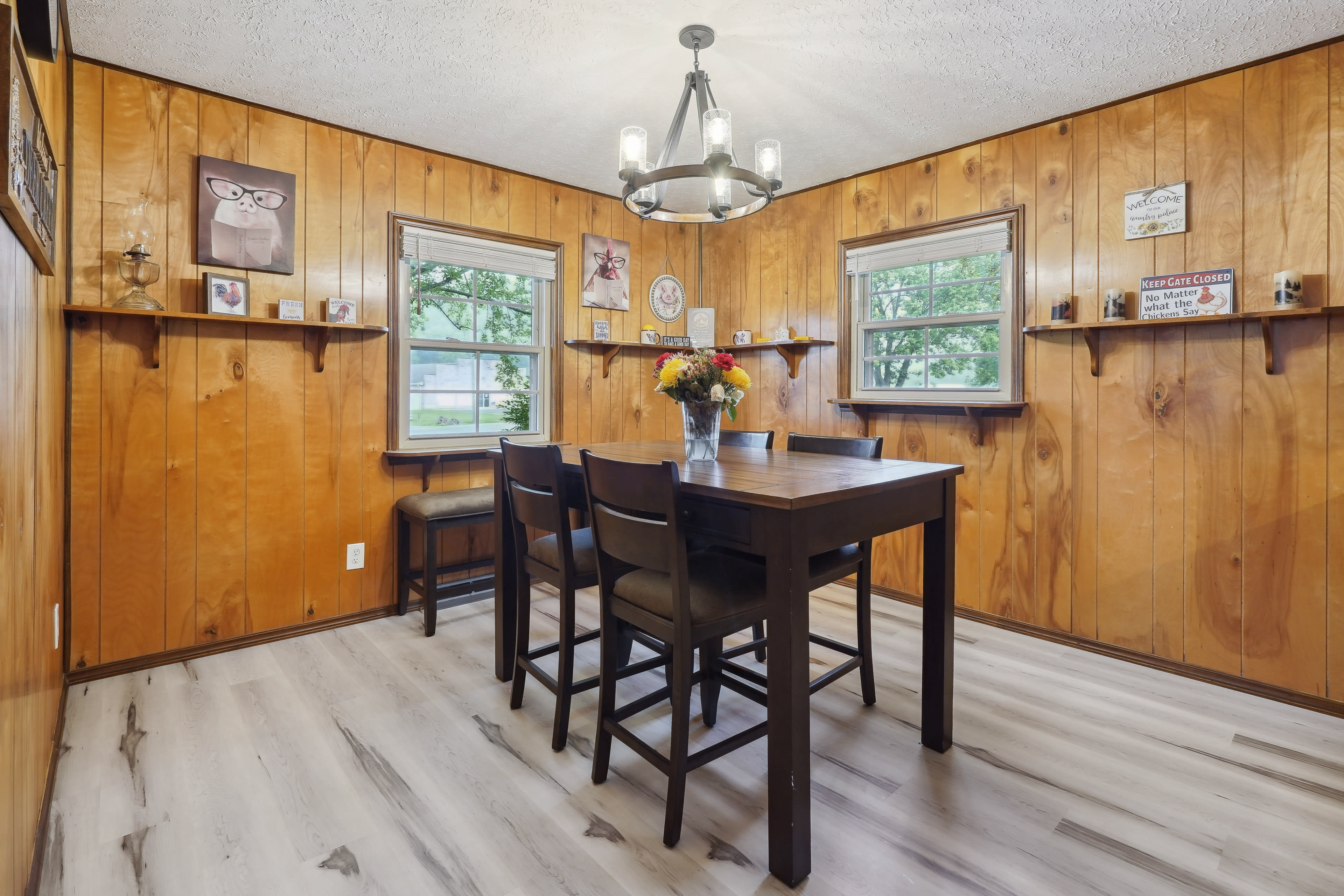 Dining Area | Dishware & Flatware Provided | Central A/C & Heating