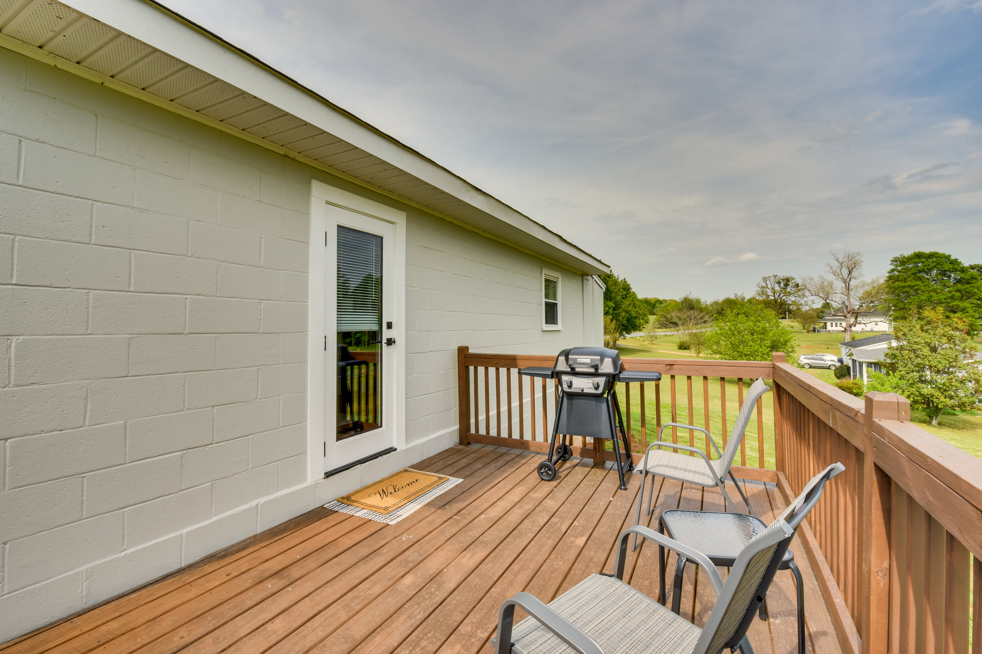 Private Deck | Gas Grill | Backyard