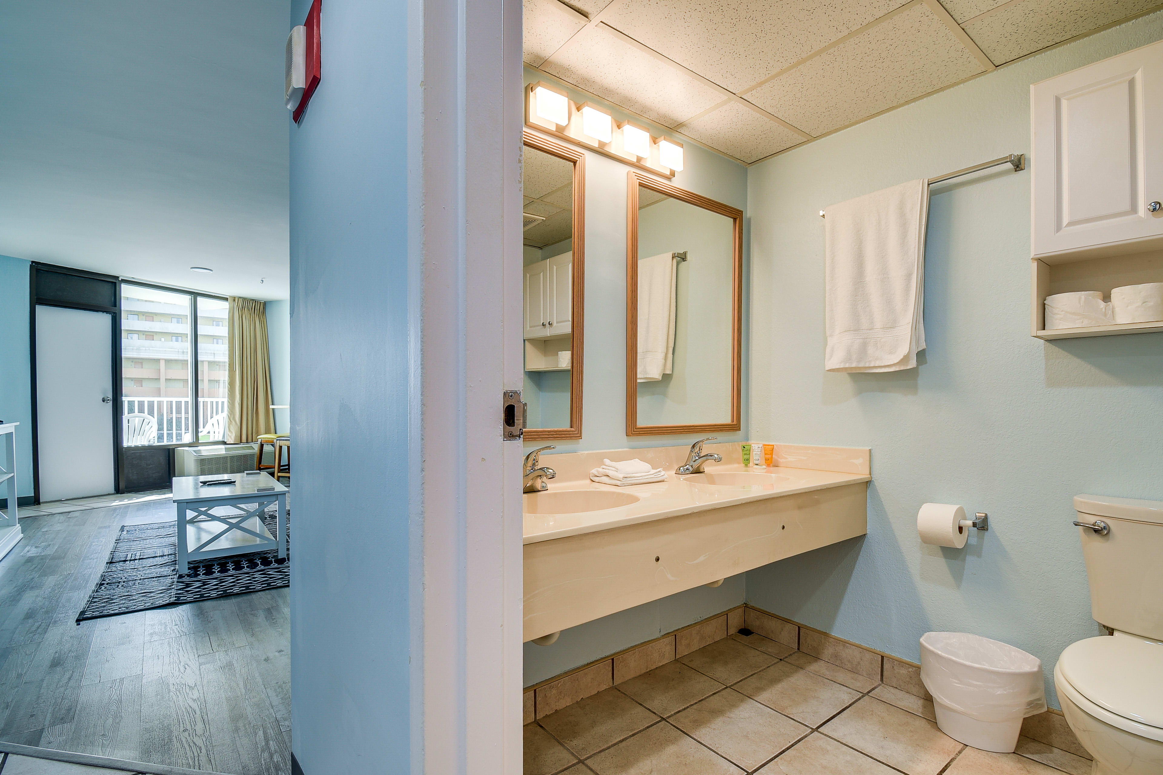 Full Bathroom | Complimentary Toiletries