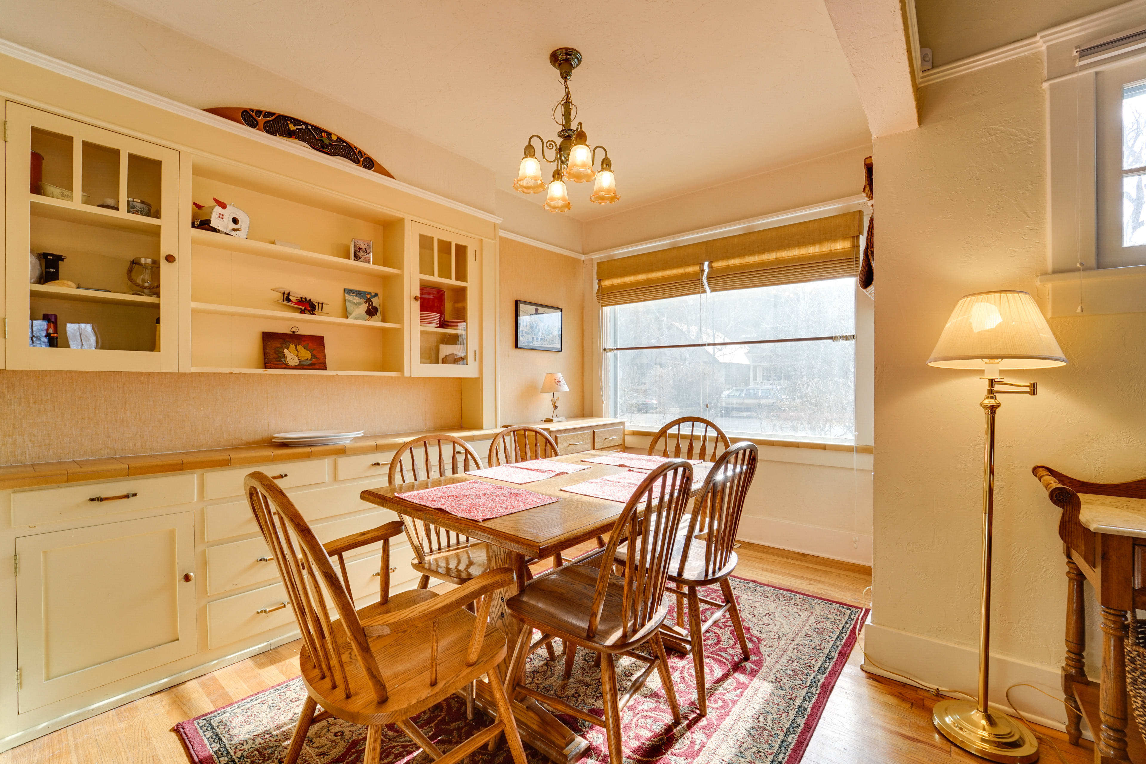 Dining Room | Dishware & Flatware Provided