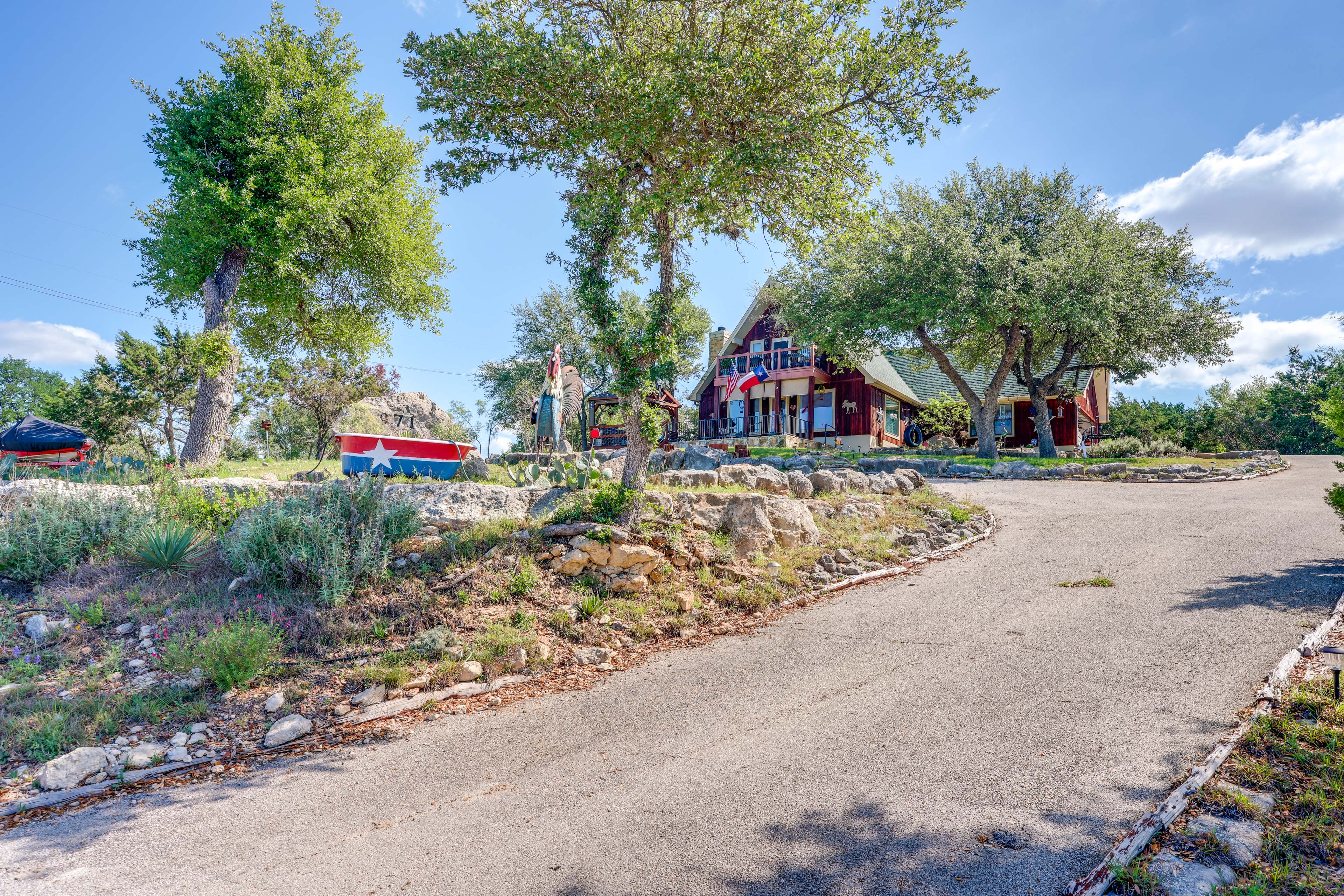 Parking | Driveway (4 Vehicles) | Small Boat/Trailer Parking (Up to 20')