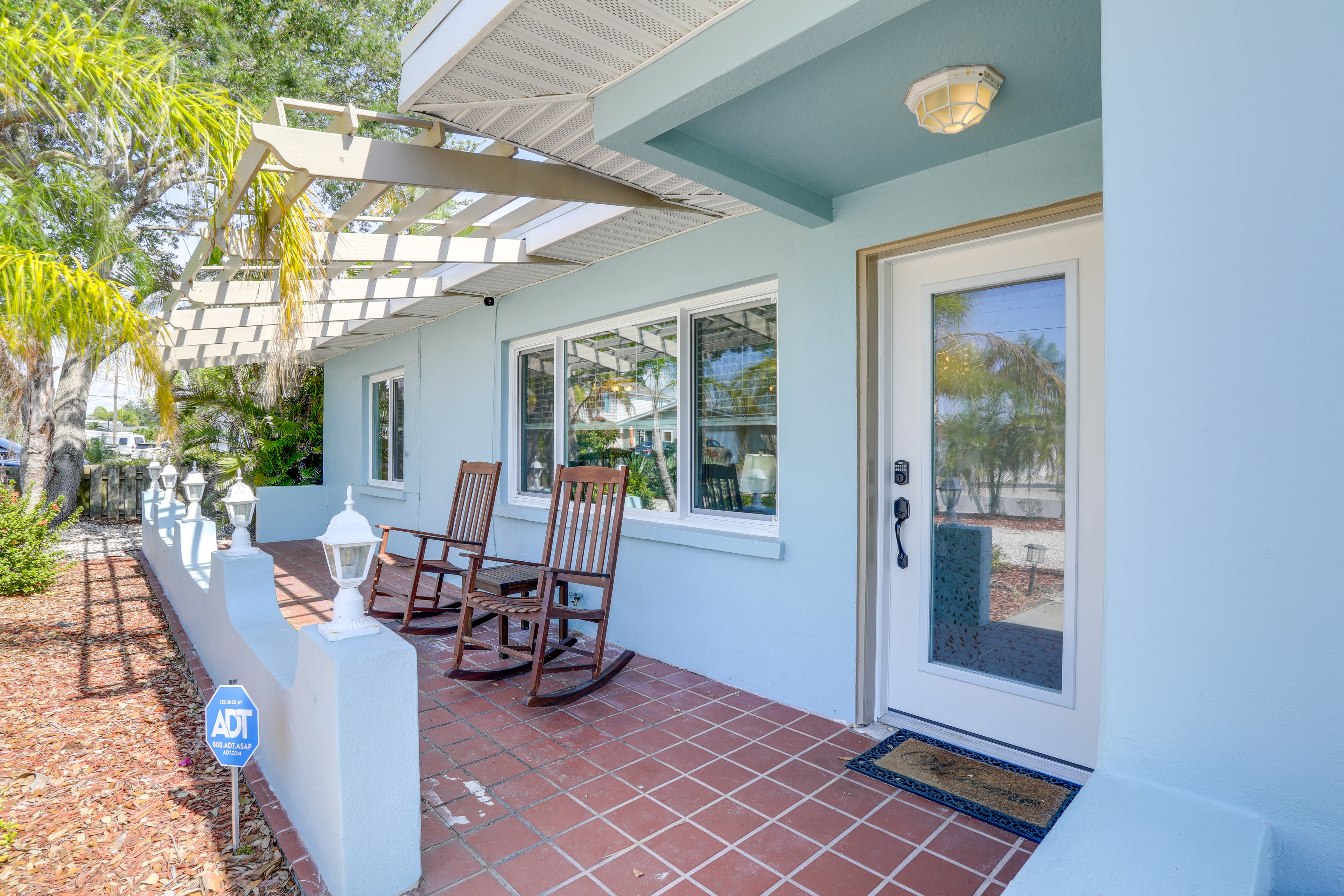 Front Patio | Step-Free Access | Rocking Chairs