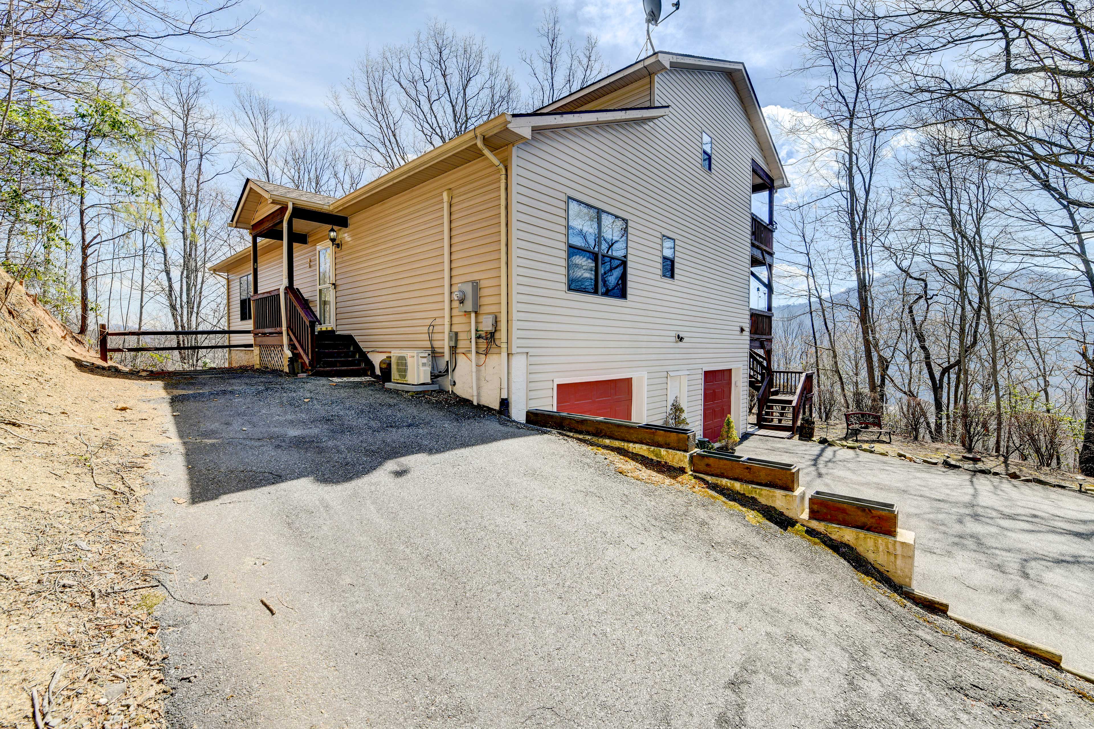 Parking | Garage (1 Vehicle) | Driveway (4 Vehicles) | Motorcycle Storage