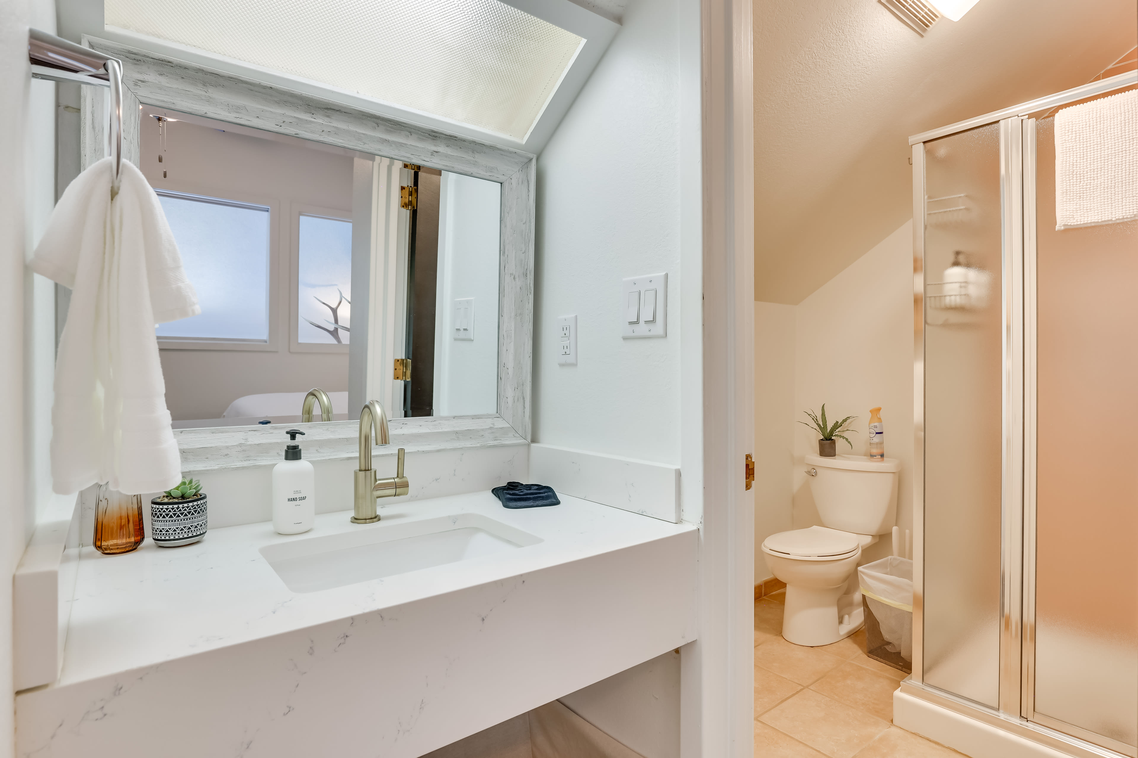 En-Suite Bathroom | Towels Provided | Complimentary Toiletries