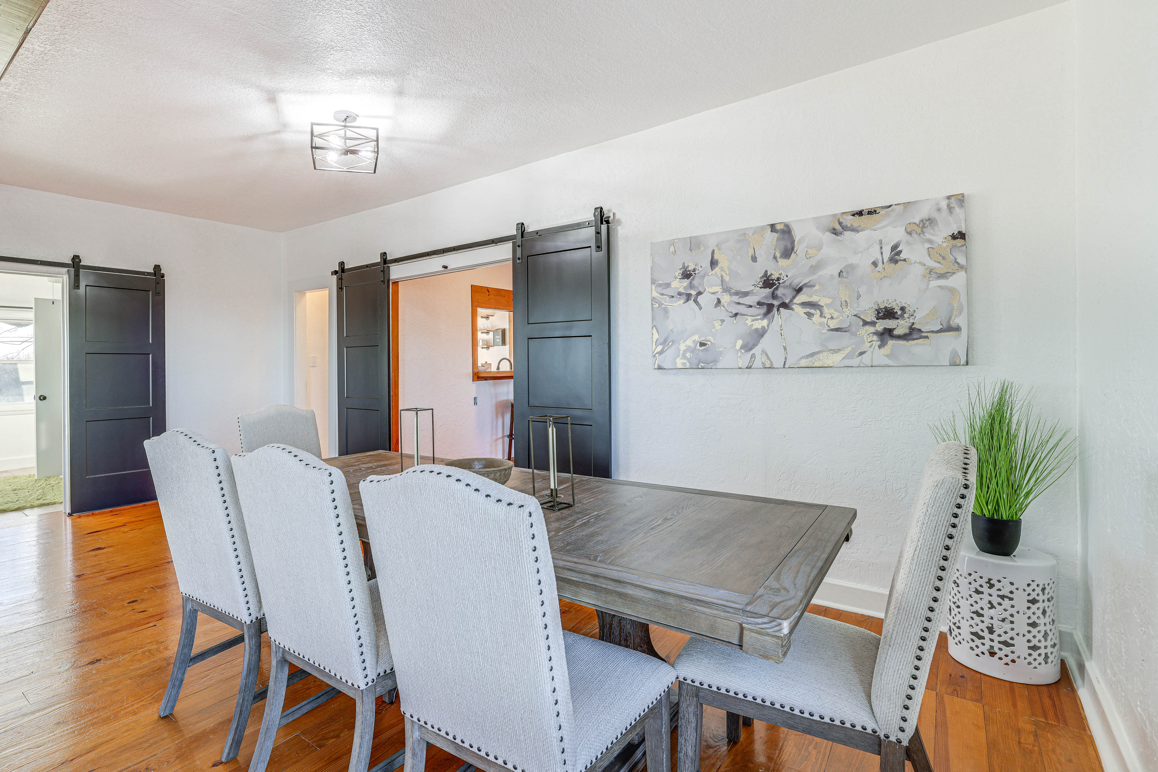 Dining Area | Dishware & Flatware Provided | Central Heating & A/C