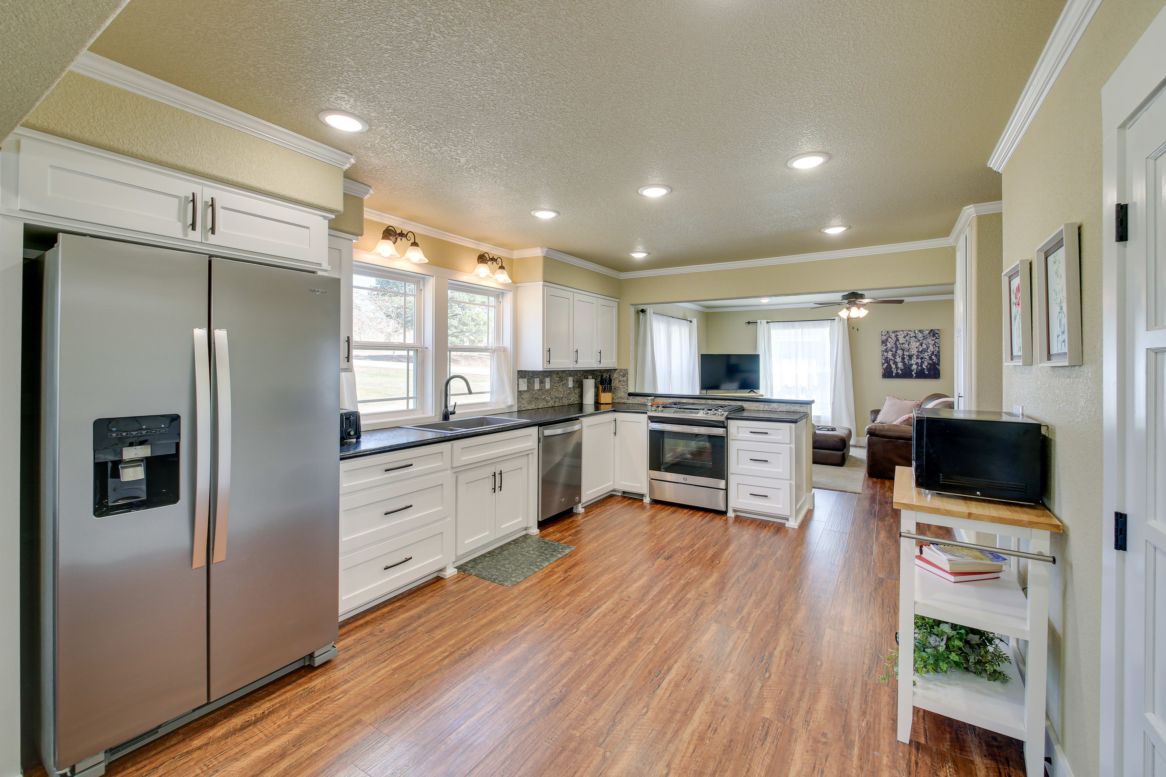 Kitchen | Equipped w/ Cooking Basics