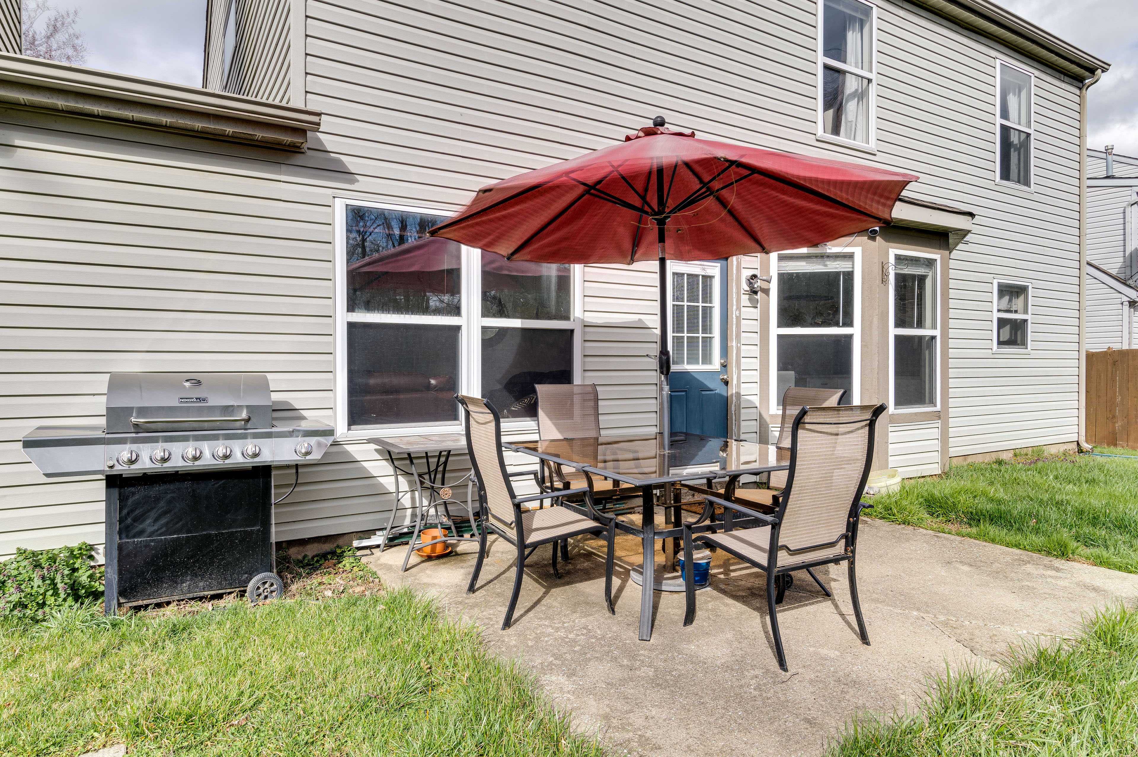 Private Backyard Area | Gas Grill | Dining Area