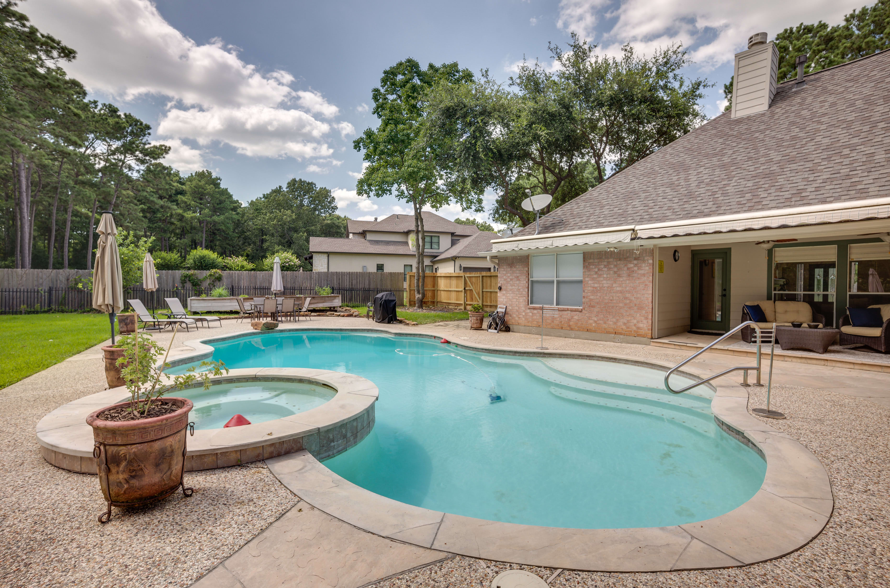 Sprawling Montgomery Oasis w/ Pool & Hot Tub!